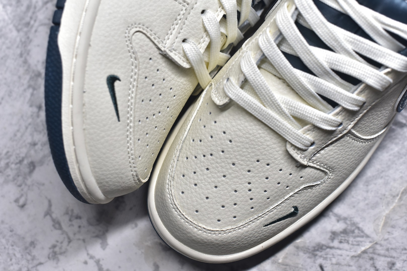 图片[8]-#海外爆款限量发售！Nike SB Dunk Low“ 北面联名——米蓝字母勾” 周年高端定制 低帮休闲板鞋 定制鞋盒 大厂纯原品质出货 超高清洁度 皮料切割干净无任何毛边 细节完美 货号：SR2025-003 尺码：36 36.5 37.5 38 38.5 39 40 40.5 41 42 42.5 43 44 44.5 45-选品中心