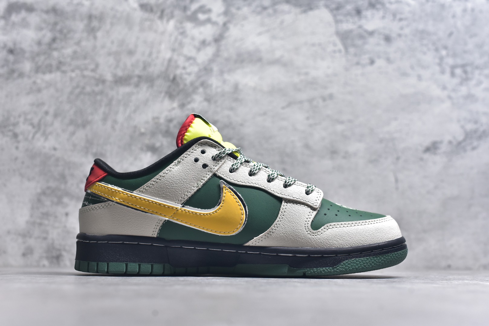 图片[3]-#海外爆款限量发售！Nike SB Dunk Low“ 克罗心联名——绿黄鬼脸” 周年高端定制 低帮休闲板鞋 定制鞋盒 大厂纯原品质出货 超高清洁度 皮料切割干净无任何毛边 细节完美 货号：DG2025-002 尺码：36 36.5 37.5 38 38.5 39 40 40.5 41 42 42.5 43 44 44.5 45-选品中心
