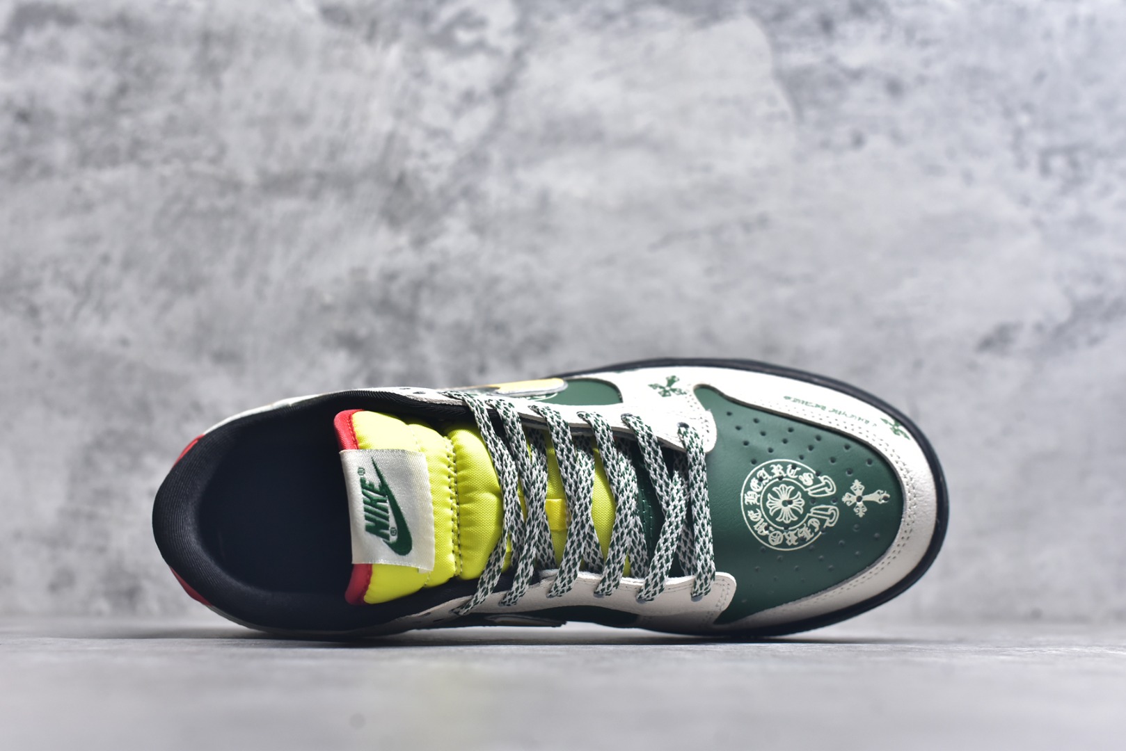 图片[4]-#海外爆款限量发售！Nike SB Dunk Low“ 克罗心联名——绿黄鬼脸” 周年高端定制 低帮休闲板鞋 定制鞋盒 大厂纯原品质出货 超高清洁度 皮料切割干净无任何毛边 细节完美 货号：DG2025-002 尺码：36 36.5 37.5 38 38.5 39 40 40.5 41 42 42.5 43 44 44.5 45-选品中心