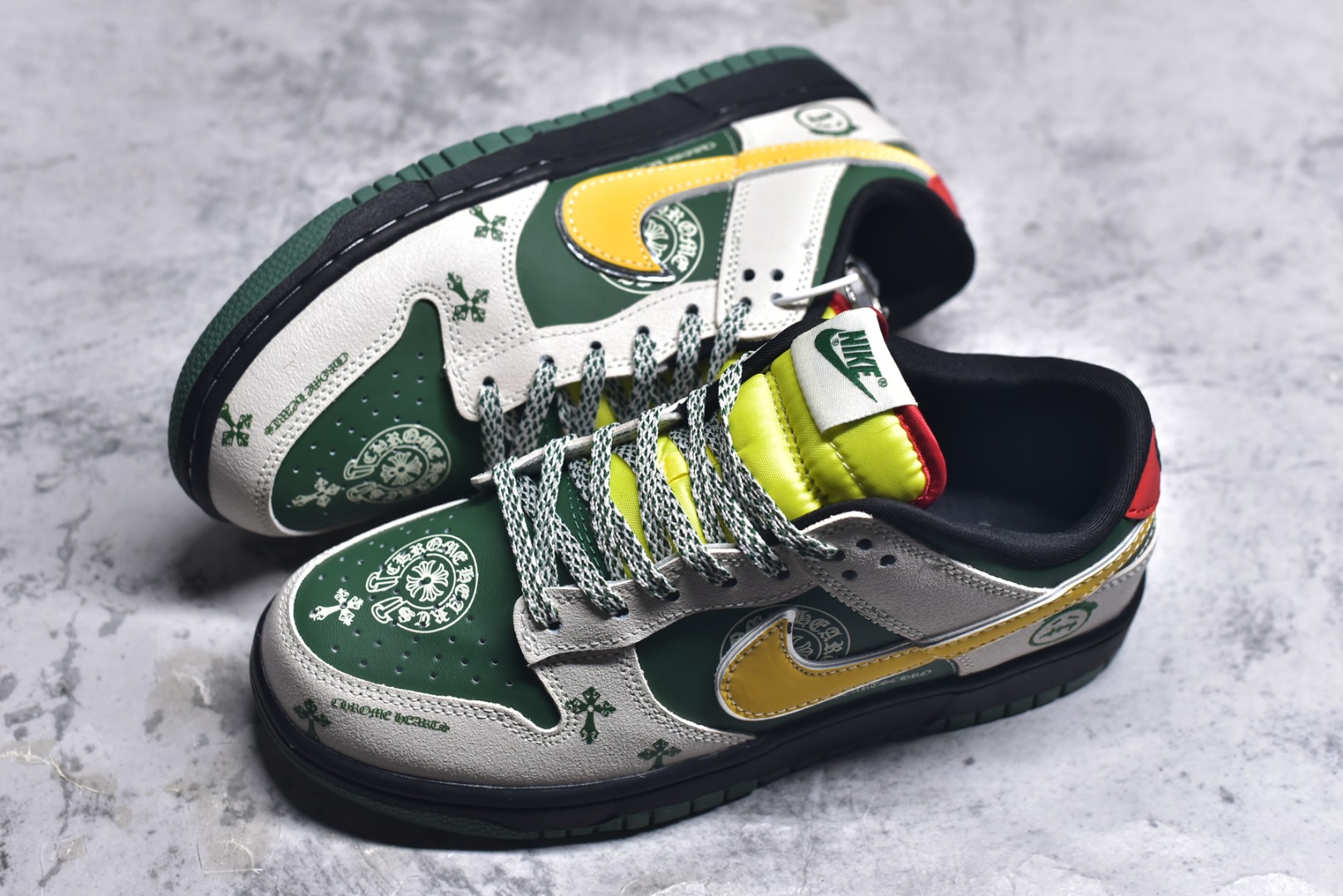 图片[7]-#海外爆款限量发售！Nike SB Dunk Low“ 克罗心联名——绿黄鬼脸” 周年高端定制 低帮休闲板鞋 定制鞋盒 大厂纯原品质出货 超高清洁度 皮料切割干净无任何毛边 细节完美 货号：DG2025-002 尺码：36 36.5 37.5 38 38.5 39 40 40.5 41 42 42.5 43 44 44.5 45-选品中心