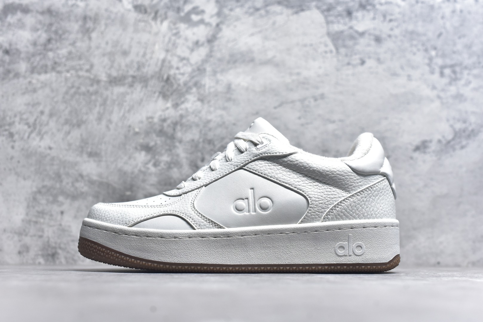 # Alo yoga Recovery Mode 内增高 低帮休闲板鞋 A0685U 海淘代购专供品质 原版开发 市面唯一独家私模打造 正确组合大底➕组合鞋垫 经典百搭鞋型 穿什么都好看 内里隐形增高鞋垫 矮子乐必备神鞋 尺码：35-46-选品中心