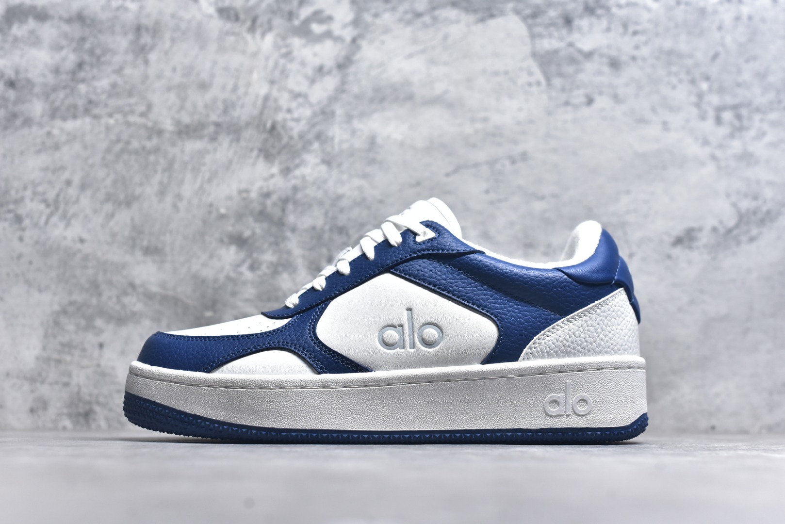 # Alo yoga Recovery Mode 内增高 低帮休闲板鞋 A0685U 海淘代购专供品质 原版开发 市面唯一独家私模打造 正确组合大底➕组合鞋垫 经典百搭鞋型 穿什么都好看 内里隐形增高鞋垫 矮子乐必备神鞋 尺码：39-46-选品中心