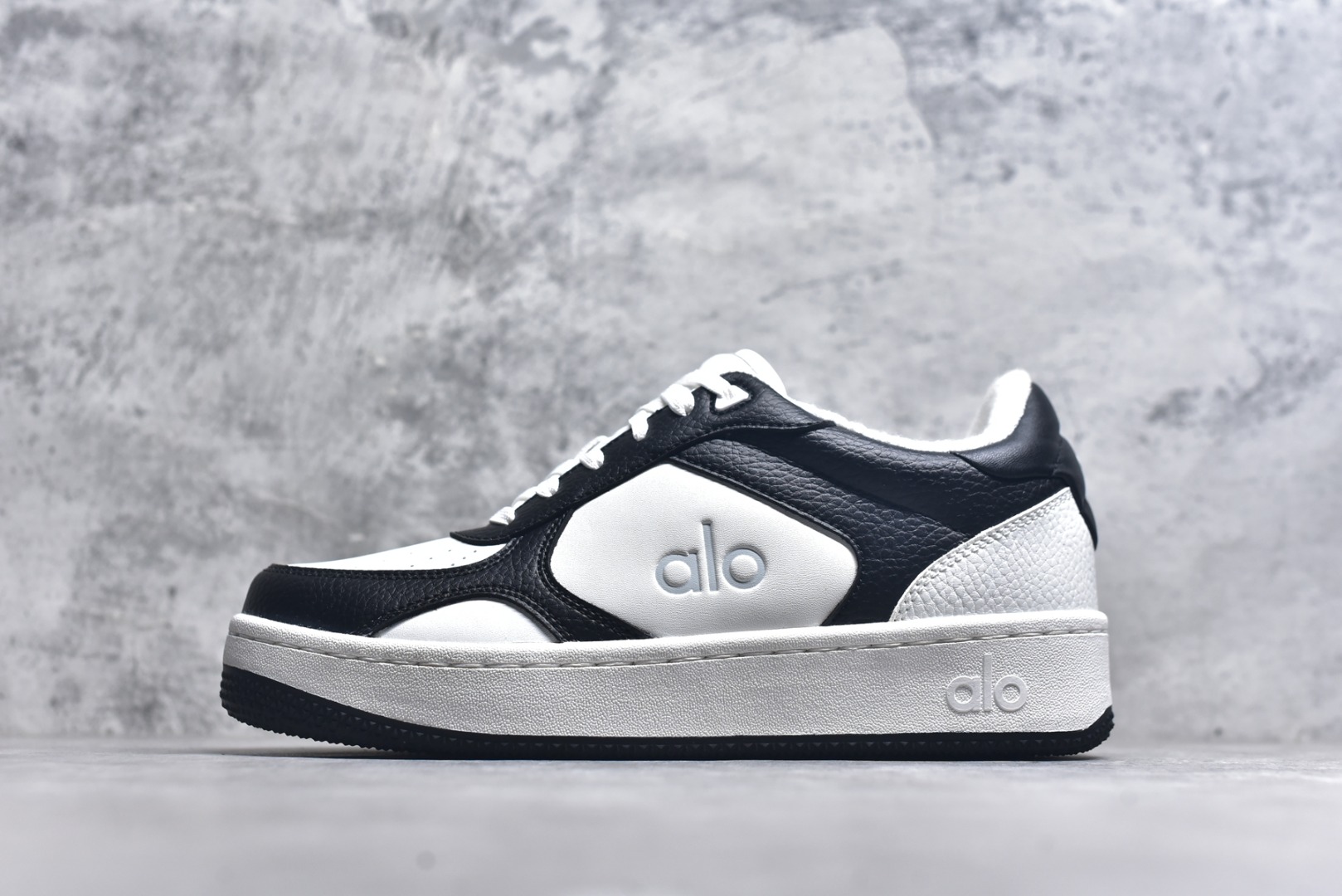 # Alo yoga Recovery Mode 内增高 低帮休闲板鞋 A0685U 海淘代购专供品质 原版开发 市面唯一独家私模打造 正确组合大底➕组合鞋垫 经典百搭鞋型 穿什么都好看 内里隐形增高鞋垫 矮子乐必备神鞋 尺码：35-46-选品中心