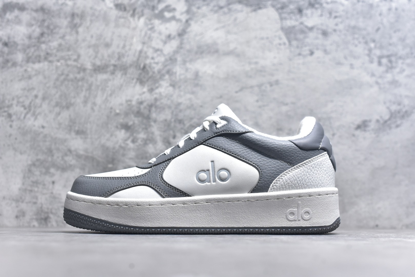 # Alo yoga Recovery Mode 内增高 低帮休闲板鞋 A0685U 海淘代购专供品质 原版开发 市面唯一独家私模打造 正确组合大底➕组合鞋垫 经典百搭鞋型 穿什么都好看 内里隐形增高鞋垫 矮子乐必备神鞋 尺码：35-46-选品中心