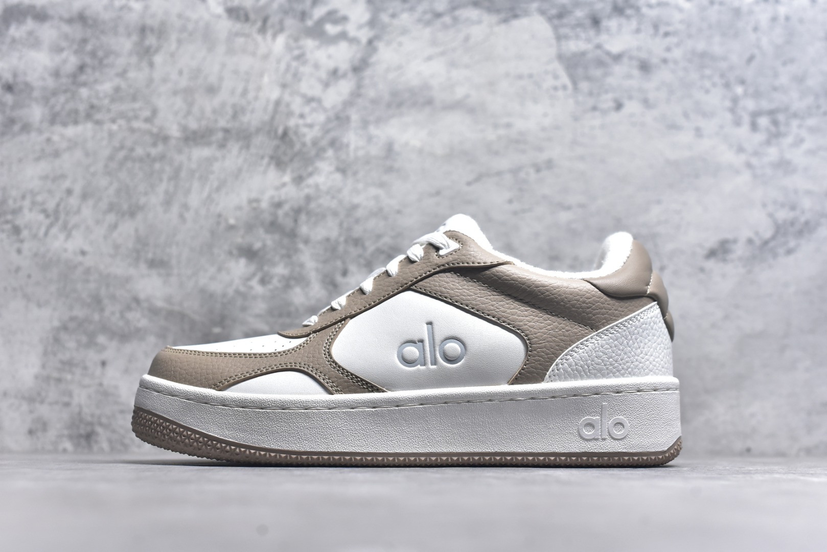 # Alo yoga Recovery Mode 内增高 低帮休闲板鞋 A0685U 海淘代购专供品质 原版开发 市面唯一独家私模打造 正确组合大底➕组合鞋垫 经典百搭鞋型 穿什么都好看 内里隐形增高鞋垫 矮子乐必备神鞋 尺码：35-46-选品中心