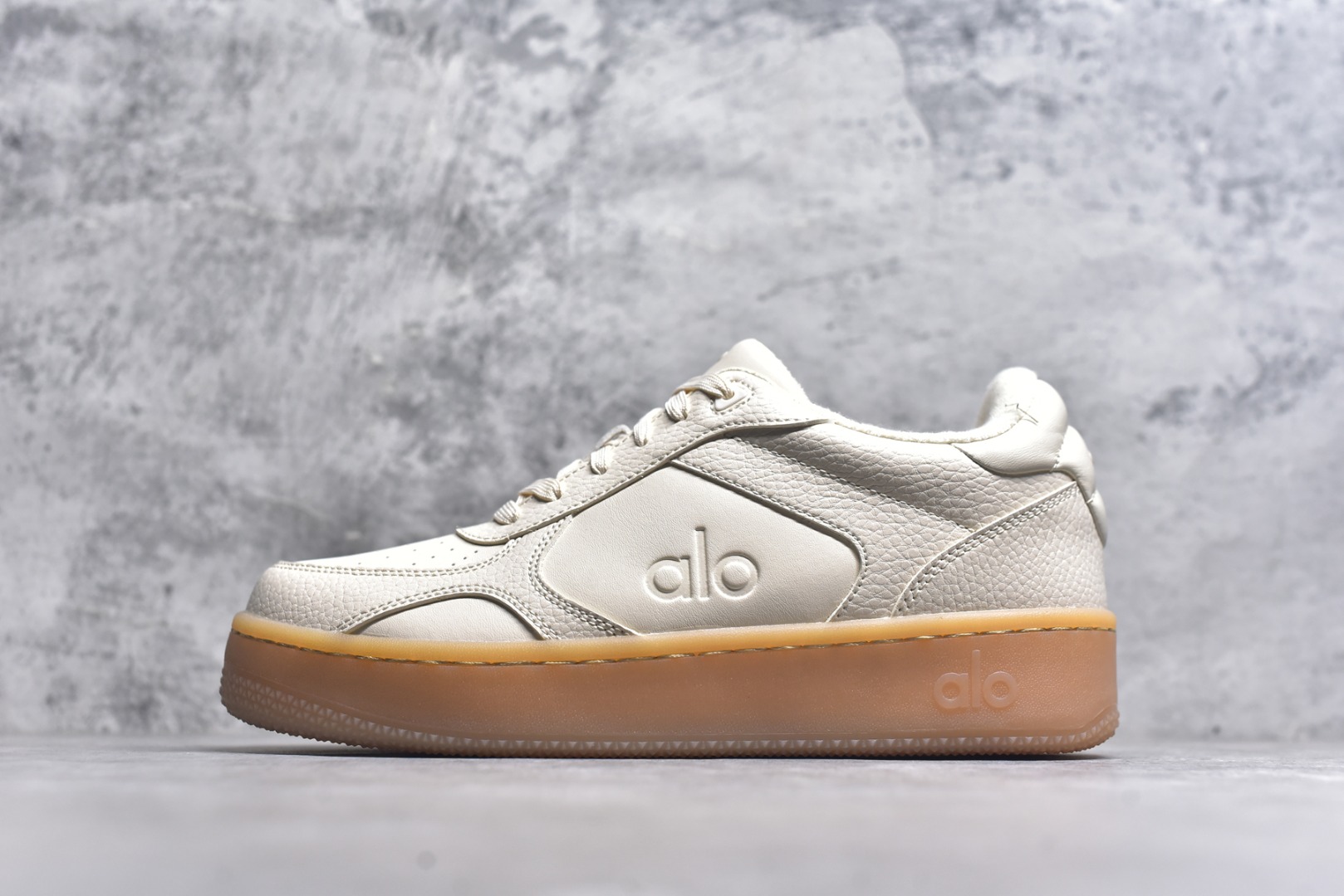 # Alo yoga Recovery Mode 内增高 低帮休闲板鞋 A0685U 海淘代购专供品质 原版开发 市面唯一独家私模打造 正确组合大底➕组合鞋垫 经典百搭鞋型 穿什么都好看 内里隐形增高鞋垫 矮子乐必备神鞋 尺码：35-46-选品中心