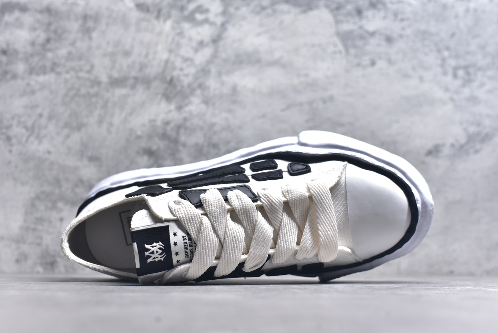 图片[4]-#AMIRI × Maison MIHARA YASUHIR*骨头溶解鞋 品牌订单 原单品质 AMIRIxMMY 携手合作 推出联名鞋款 将两大品牌的经典设计巧妙融合 手工制作的粘土模具鞋底和AMIRI标志性BONES皮革刺绣细节作为鞋款的一大特色 展现出独特的工艺与风格 材质：鞋面原版定制太空莫尼卡帆布！ 内里：原版科技布、 大底：原开模钢印EVA发泡底、 尺码：39 40 41 42 43 44 45 46-选品中心