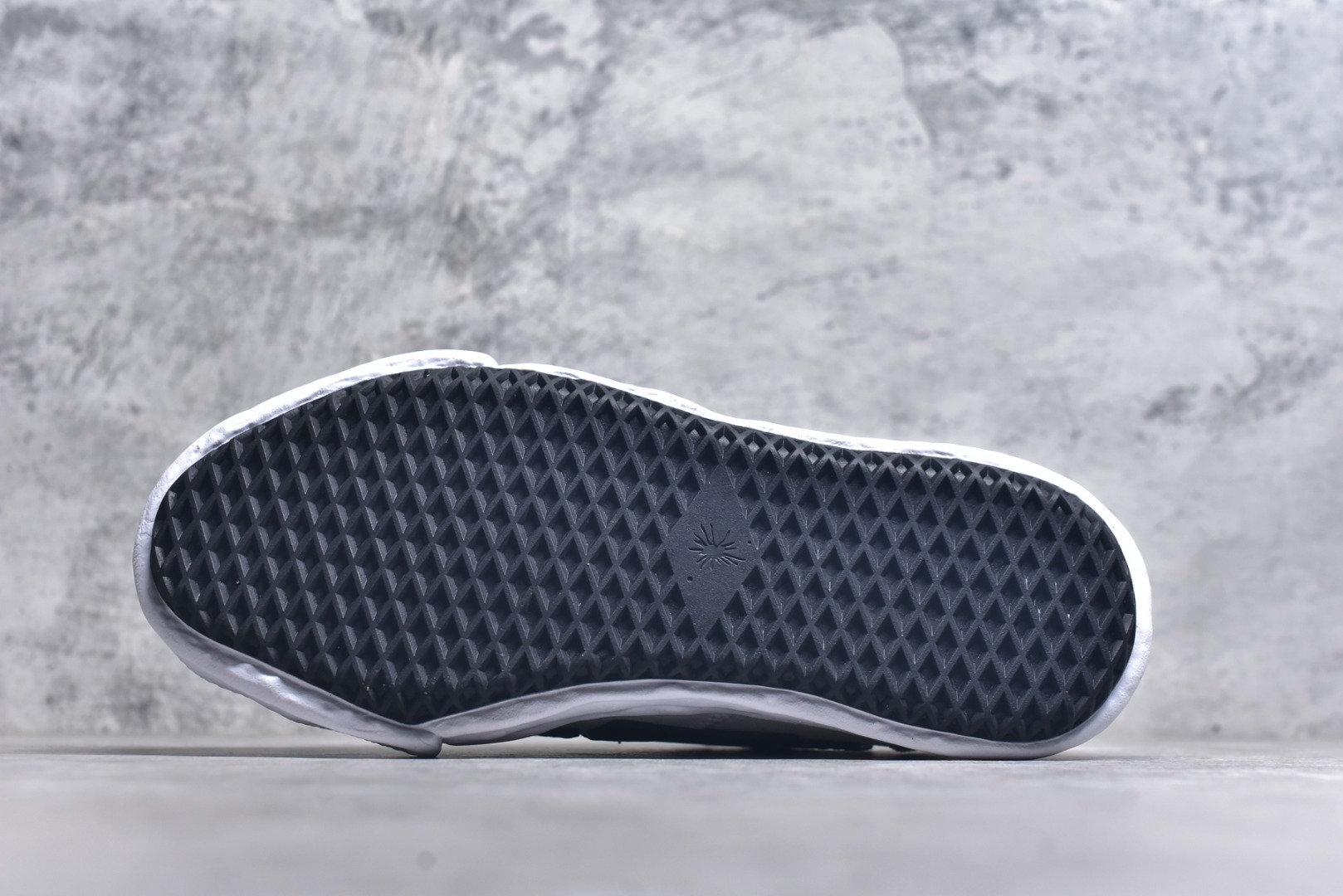 图片[6]-#AMIRI × Maison MIHARA YASUHIR*骨头溶解鞋 品牌订单 原单品质 AMIRIxMMY 携手合作 推出联名鞋款 将两大品牌的经典设计巧妙融合 手工制作的粘土模具鞋底和AMIRI标志性BONES皮革刺绣细节作为鞋款的一大特色 展现出独特的工艺与风格 材质：鞋面原版定制太空莫尼卡帆布！ 内里：原版科技布、 大底：原开模钢印EVA发泡底、 尺码：39 40 41 42 43 44 45 46-选品中心