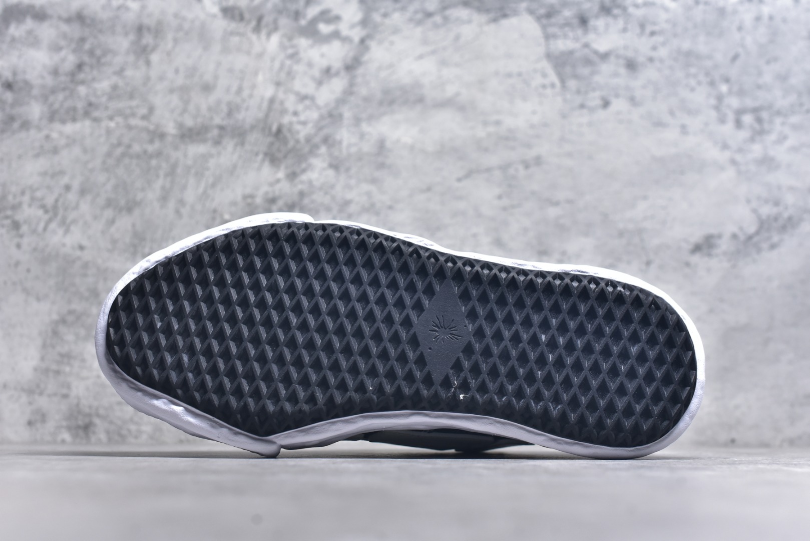 图片[6]-#AMIRI × Maison MIHARA YASUHIR*骨头溶解鞋 品牌订单 原单品质 AMIRIxMMY 携手合作 推出联名鞋款 将两大品牌的经典设计巧妙融合 手工制作的粘土模具鞋底和AMIRI标志性BONES皮革刺绣细节作为鞋款的一大特色 展现出独特的工艺与风格 材质：鞋面原版定制太空莫尼卡帆布！ 内里：原版科技布、 大底：原开模钢印EVA发泡底、 尺码：39 40 41 42 43 44 45 46-选品中心