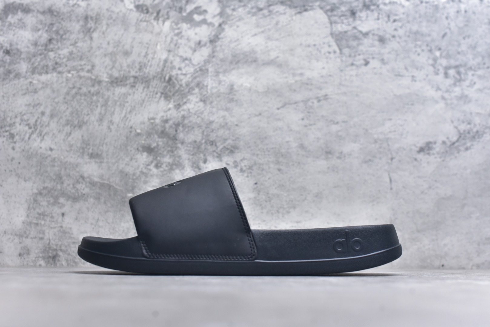 #ALO yoga 舒适百搭 防滑防磨一字拖鞋 男女同款 黑色 尺码：36 37 38 39 40 41 42 43 44 45-选品中心