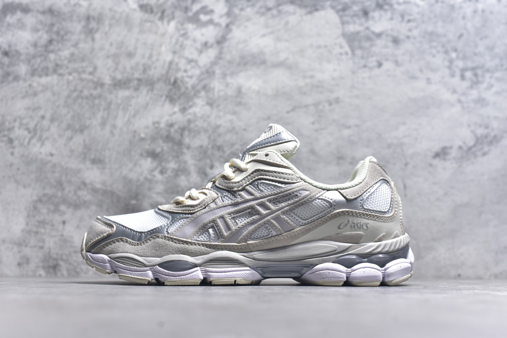 #Asics 亚瑟士 GEL-NYC 低帮运动休闲跑步鞋 1203A663-102 外贸平台专供 大厂出品 细节到位 区别市面通货 尺码：36 37 37.5 38 39 39.5 40 40.5 41.5 42 42.5 43.5 44 45-选品中心