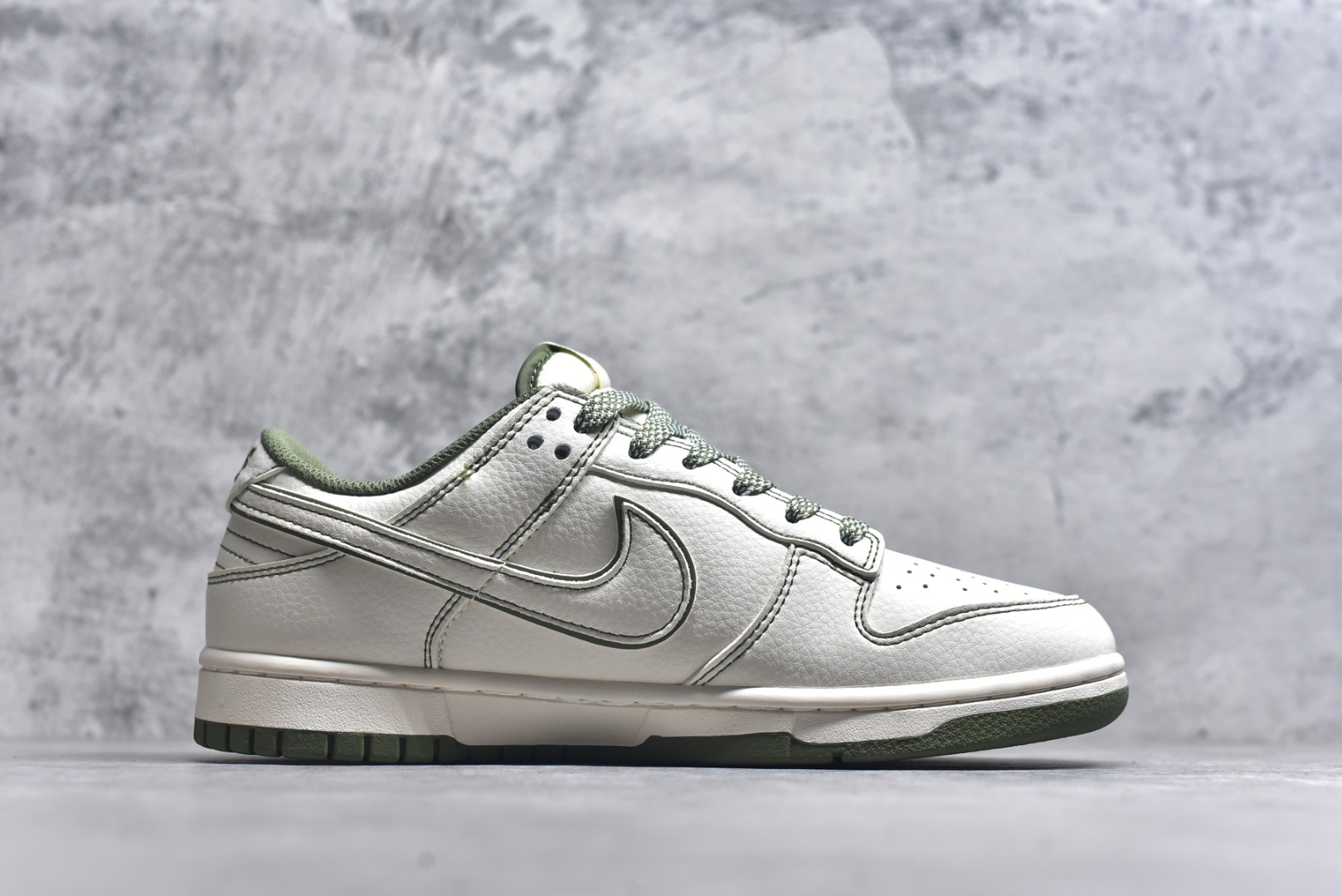 图片[3]-#Nk SB Dunk Low 斯图西联名-米绿线条 周年高端定制 低帮休闲板鞋 BB1818-102 #定制鞋盒 大厂纯原品质出货 超高清洁度 皮料切割干净无任何毛边 细节完美 尺码：36 36.5 37.5 38 38.5 39 40 40.5 41 42 42.5 43 44 44.5 45 9.E5-选品中心