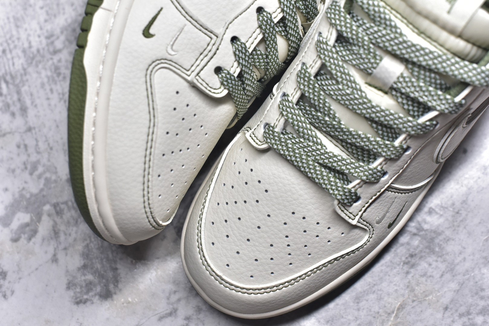 图片[8]-#Nk SB Dunk Low 斯图西联名-米绿线条 周年高端定制 低帮休闲板鞋 BB1818-102 #定制鞋盒 大厂纯原品质出货 超高清洁度 皮料切割干净无任何毛边 细节完美 尺码：36 36.5 37.5 38 38.5 39 40 40.5 41 42 42.5 43 44 44.5 45 9.E5-选品中心