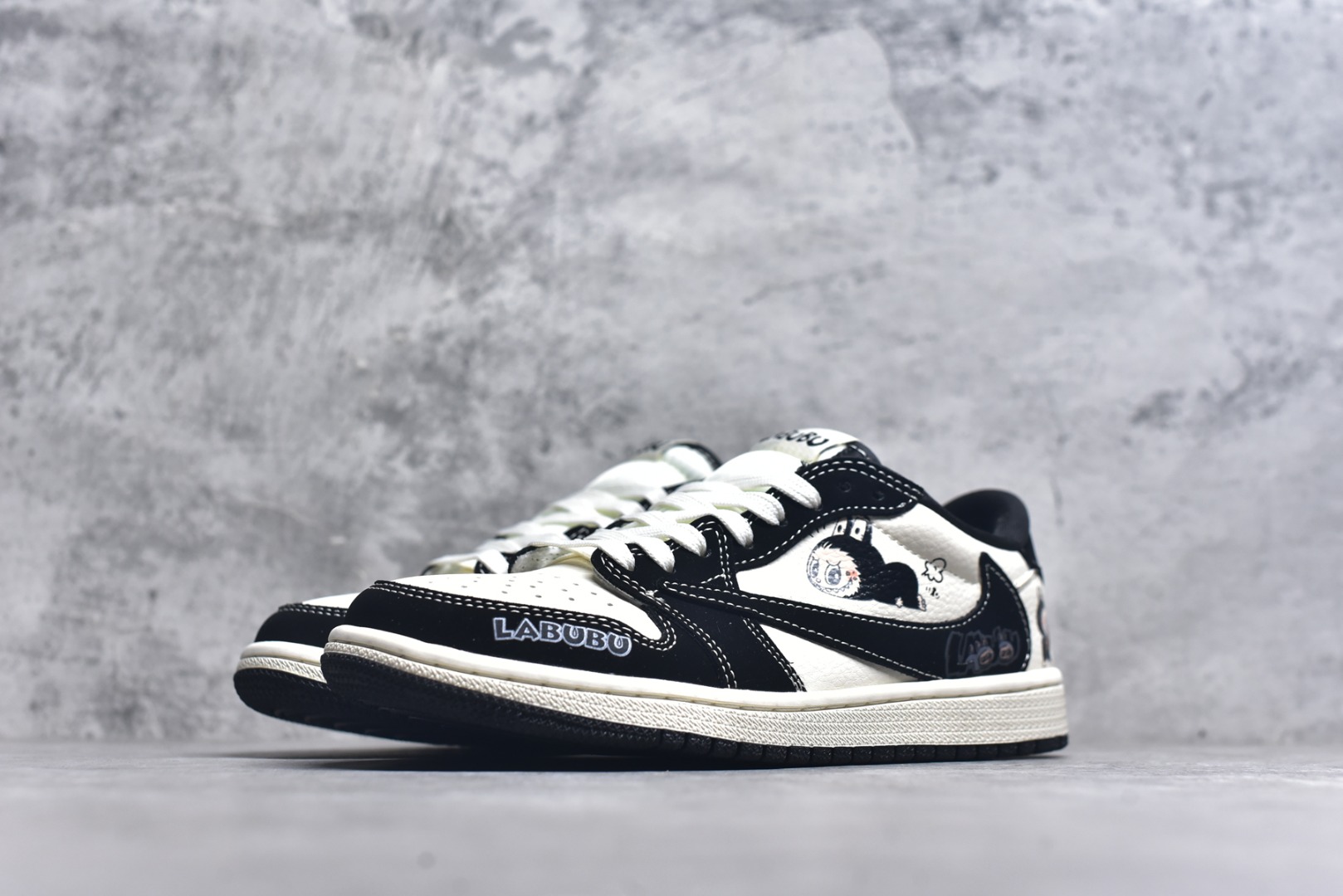 图片[2]-#海外爆款限量发售！ Travis Scott x Jordan 1 Low “Labubu拉布布联名” 高端定制 乔丹倒勾低帮休闲板鞋 大厂纯原品质出货 纯正版型 定制鞋盒 皮料切割干净无任何毛边 细节完美 超高清洁度 货号：DD7866-112 尺码：36 36.5 37.5 38 38.5 39 40 40.5 41 42 42.5 43 44 44.5 45-选品中心