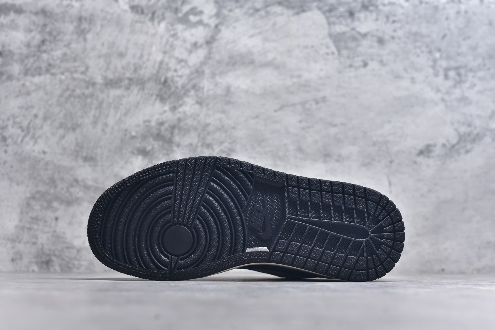 图片[6]-#海外爆款限量发售！ Travis Scott x Jordan 1 Low “Labubu拉布布联名” 高端定制 乔丹倒勾低帮休闲板鞋 大厂纯原品质出货 纯正版型 定制鞋盒 皮料切割干净无任何毛边 细节完美 超高清洁度 货号：DD7866-112 尺码：36 36.5 37.5 38 38.5 39 40 40.5 41 42 42.5 43 44 44.5 45-选品中心