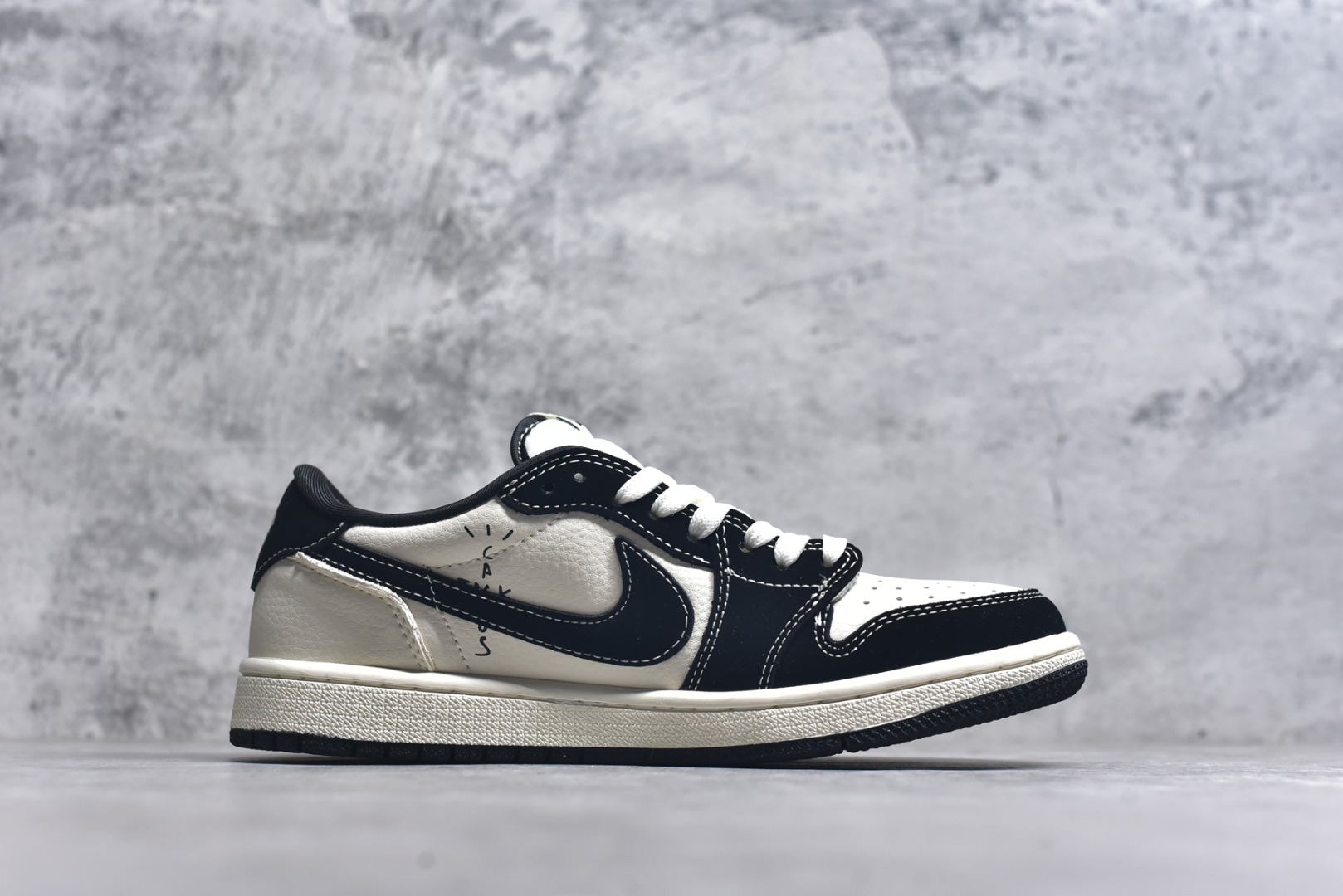 图片[3]-#海外爆款限量发售！ Travis Scott x Jordan 1 Low “Labubu拉布布联名” 高端定制 乔丹倒勾低帮休闲板鞋 大厂纯原品质出货 纯正版型 定制鞋盒 皮料切割干净无任何毛边 细节完美 超高清洁度 货号：DD7866-112 尺码：36 36.5 37.5 38 38.5 39 40 40.5 41 42 42.5 43 44 44.5 45-选品中心