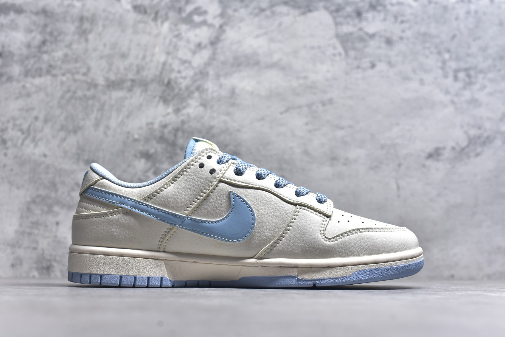 图片[3]-#Nk SB Dunk Low UN联名-天空蓝 周年高端定制 低帮休闲板鞋 BB2699-212 #定制鞋盒 大厂纯原品质出货 超高清洁度 皮料切割干净无任何毛边 细节完美 尺码：36 36.5 37.5 38 38.5 39 40 40.5 41 42 42.5 43 44 44.5 45 9.E5-选品中心