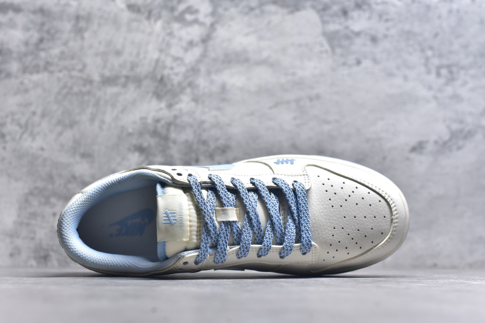 图片[4]-#Nk SB Dunk Low UN联名-天空蓝 周年高端定制 低帮休闲板鞋 BB2699-212 #定制鞋盒 大厂纯原品质出货 超高清洁度 皮料切割干净无任何毛边 细节完美 尺码：36 36.5 37.5 38 38.5 39 40 40.5 41 42 42.5 43 44 44.5 45 9.E5-选品中心