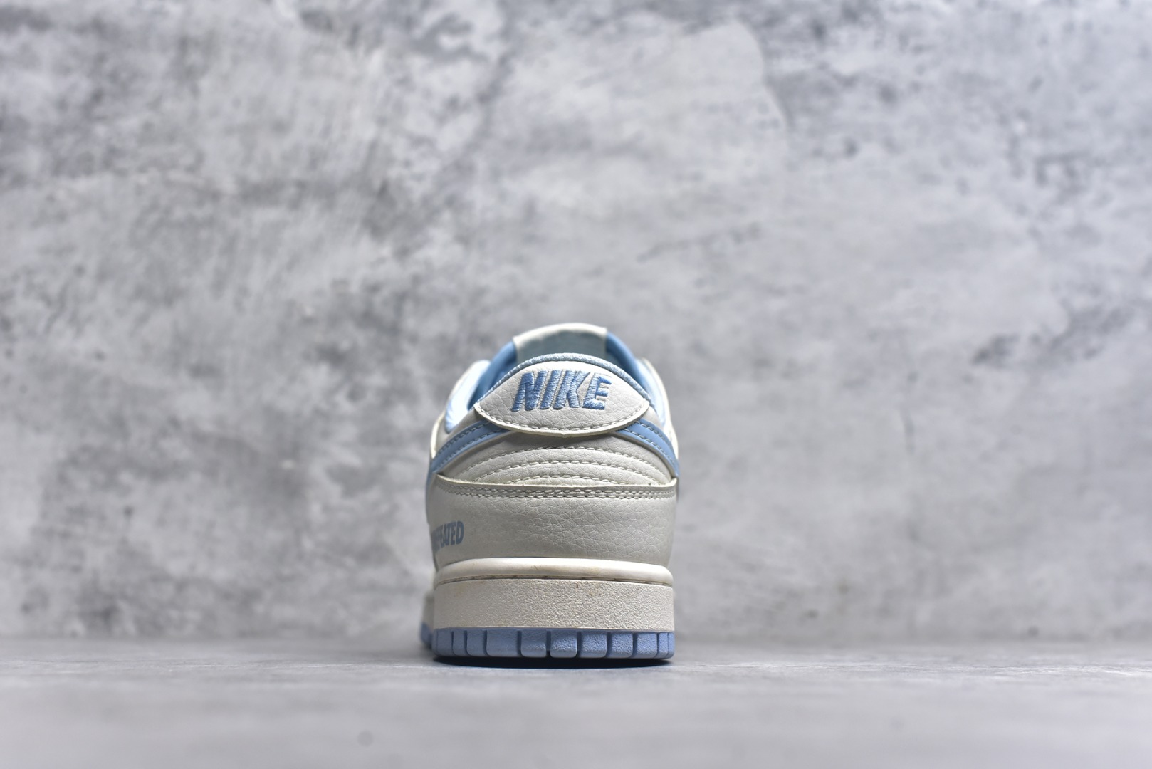 图片[5]-#Nk SB Dunk Low UN联名-天空蓝 周年高端定制 低帮休闲板鞋 BB2699-212 #定制鞋盒 大厂纯原品质出货 超高清洁度 皮料切割干净无任何毛边 细节完美 尺码：36 36.5 37.5 38 38.5 39 40 40.5 41 42 42.5 43 44 44.5 45 9.E5-选品中心