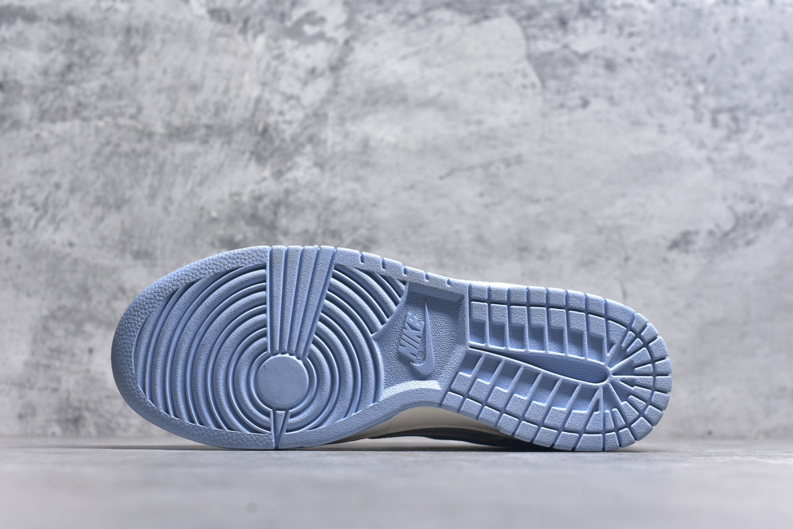 图片[6]-#Nk SB Dunk Low UN联名-天空蓝 周年高端定制 低帮休闲板鞋 BB2699-212 #定制鞋盒 大厂纯原品质出货 超高清洁度 皮料切割干净无任何毛边 细节完美 尺码：36 36.5 37.5 38 38.5 39 40 40.5 41 42 42.5 43 44 44.5 45 9.E5-选品中心