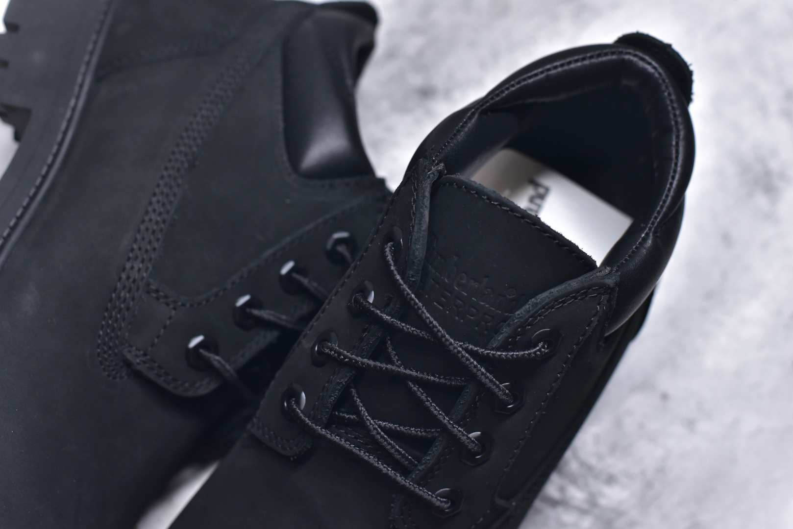 图片[9]-#添柏岚 Timberland 踢不烂/黑色低帮 73538 中山宝元原渠道生产 顶级工艺全新升级 堪称正品复印机 原单进口防水皮料 原厂防伪标紫光灯可扫 电脑车线 四线并齐 横折动态防泼水 顶级正品一致注塑工艺 橡胶防滑大底抗寒御裂 正品一致全真皮领口/内里/鞋垫 配备抗疲劳减震蜂窝鞋垫 舒适性极高 全套原版包装配件 （附送鞋带 橡皮擦 专柜手提袋） 尺码： 39.5 40 41 42 43 44 45 偏大一码。-选品中心