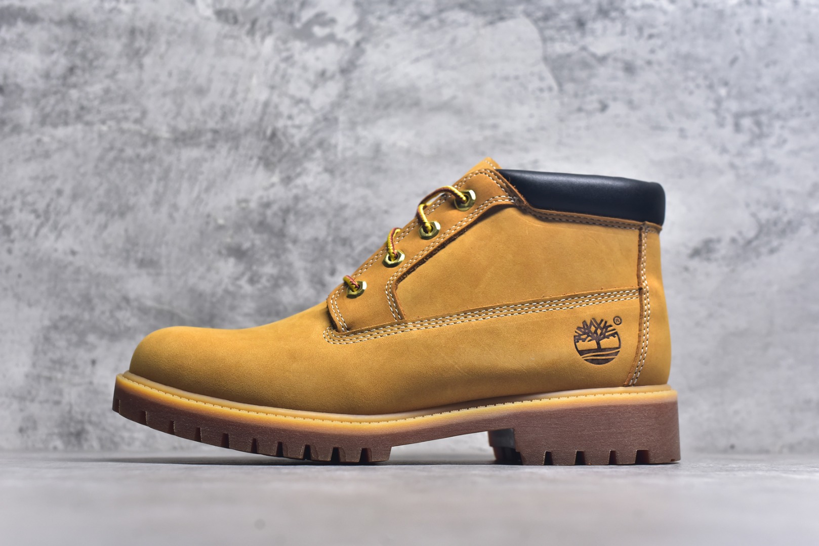 #添柏岚 Timberland 踢不烂/经典款中帮黄色23061 中山宝元原渠道生产 顶级工艺全新升级 堪称正品复印机 原单进口防水皮料 原厂防伪标紫光灯可扫 电脑车线 四线并齐 横折动态防泼水 顶级正品一致注塑工艺 橡胶防滑大底抗寒御裂 正品一致全真皮领口/内里/鞋垫 配备抗疲劳减震蜂窝鞋垫 舒适性极高 全套原版包装配件 （附送鞋带 清洁橡皮擦 专柜手提袋） 尺码： 35 36 37 38 39 39.5 40 41 42 43 44 45 偏大一码-选品中心