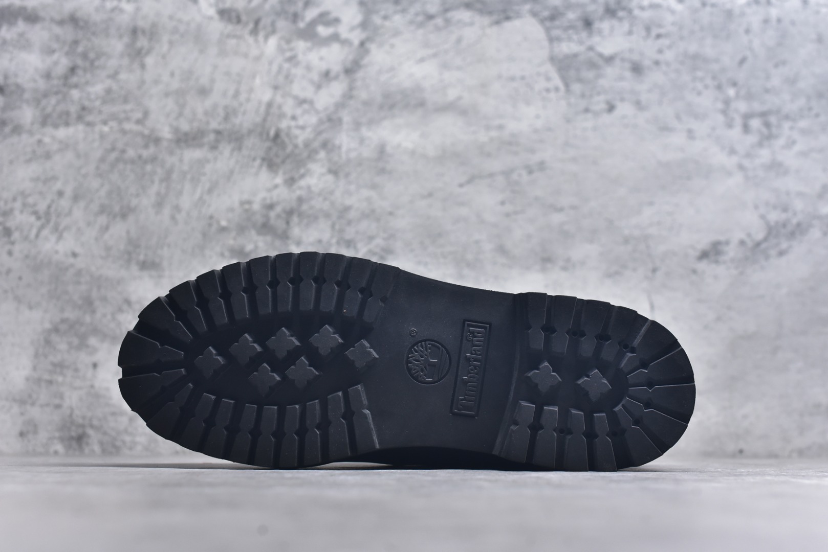 图片[6]-#添柏岚 Timberland 踢不烂/经典款中帮黑色23061 中山宝元原渠道生产 顶级工艺全新升级 堪称正品复印机 原单进口防水皮料 原厂防伪标紫光灯可扫 电脑车线 四线并齐 横折动态防泼水 顶级正品一致注塑工艺 橡胶防滑大底抗寒御裂 正品一致全真皮领口/内里/鞋垫 配备抗疲劳减震蜂窝鞋垫 舒适性极高 全套原版包装配件 （附送鞋带 清洁橡皮擦 专柜手提袋） 尺码： 35 36 37 38 39 39.5 40 41 42 43 44 45 偏大一码-选品中心