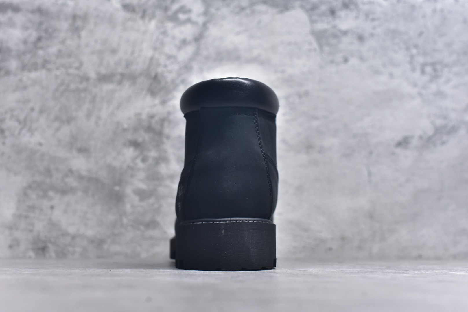 图片[5]-#添柏岚 Timberland 踢不烂/经典款中帮黑色23061 中山宝元原渠道生产 顶级工艺全新升级 堪称正品复印机 原单进口防水皮料 原厂防伪标紫光灯可扫 电脑车线 四线并齐 横折动态防泼水 顶级正品一致注塑工艺 橡胶防滑大底抗寒御裂 正品一致全真皮领口/内里/鞋垫 配备抗疲劳减震蜂窝鞋垫 舒适性极高 全套原版包装配件 （附送鞋带 清洁橡皮擦 专柜手提袋） 尺码： 35 36 37 38 39 39.5 40 41 42 43 44 45 偏大一码-选品中心