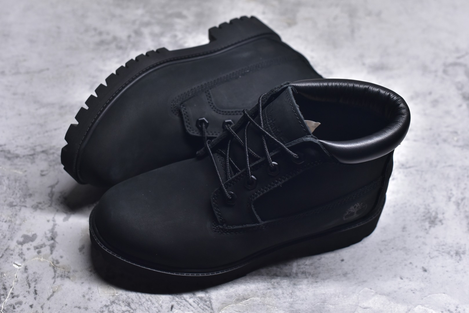 图片[7]-#添柏岚 Timberland 踢不烂/经典款中帮黑色23061 中山宝元原渠道生产 顶级工艺全新升级 堪称正品复印机 原单进口防水皮料 原厂防伪标紫光灯可扫 电脑车线 四线并齐 横折动态防泼水 顶级正品一致注塑工艺 橡胶防滑大底抗寒御裂 正品一致全真皮领口/内里/鞋垫 配备抗疲劳减震蜂窝鞋垫 舒适性极高 全套原版包装配件 （附送鞋带 清洁橡皮擦 专柜手提袋） 尺码： 35 36 37 38 39 39.5 40 41 42 43 44 45 偏大一码-选品中心