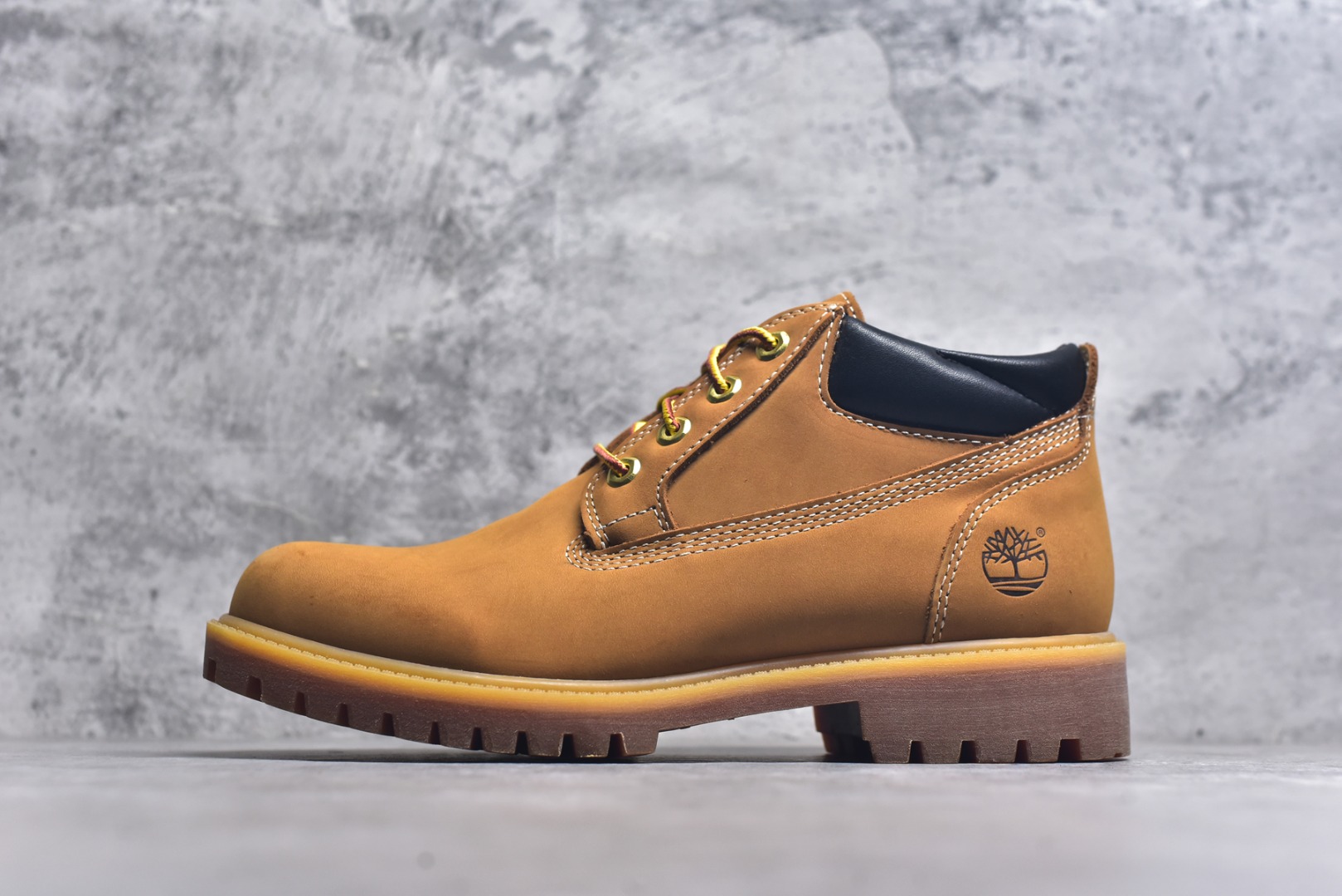 #添柏岚 Timberland 踢不烂/黄色低帮 73538 中山宝元原渠道生产 顶级工艺全新升级 堪称正品复印机 原单进口防水皮料 原厂防伪标紫光灯可扫 电脑车线 四线并齐 横折动态防泼水 顶级正品一致注塑工艺 橡胶防滑大底抗寒御裂 正品一致全真皮领口/内里/鞋垫 配备抗疲劳减震蜂窝鞋垫 舒适性极高 全套原版包装配件 （附送鞋带 橡皮擦 专柜手提袋） 尺码： 39.5 40 41 42 43 44 45 偏大一码。-选品中心
