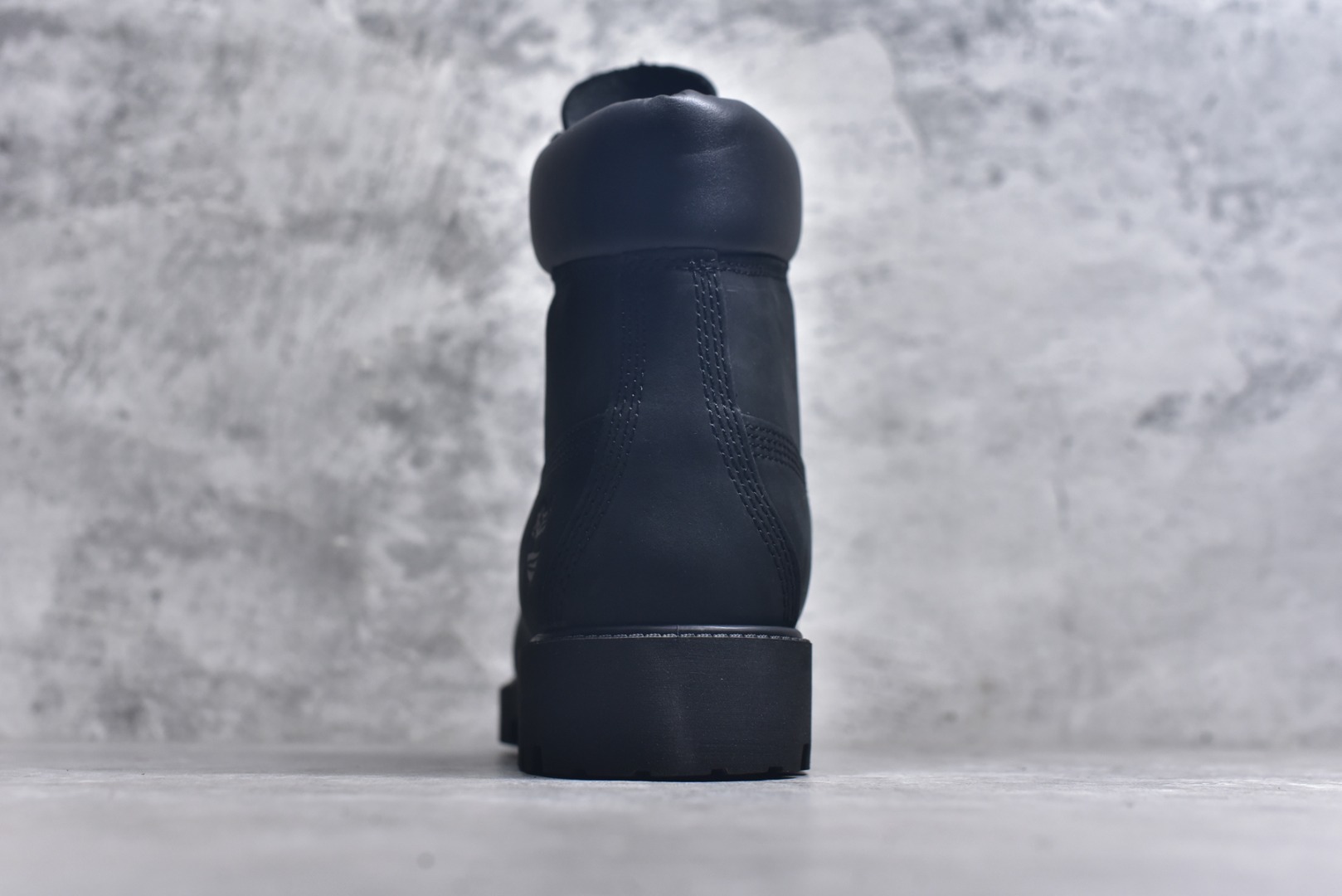 图片[5]-#添柏岚 Timberland 踢不烂/经典款黑色高帮 【女款六孔 型号10361 男款七孔 型号10061】 某物渠道版 珠海代工厂生产 某宝香港代购统一渠道发货订单 某物一致品质 无需强调华丽文案 只需简单介绍用料 原单正品工艺解析 进口防水磨砂牛皮 紫光Logo防伪标识 精准电脑车线 四线并齐工艺 一万次横折动态防水 一体成型注塑工艺（⚠️区别冷粘一体成型版本）橡胶防滑大底耐造耐磨 全真牛皮领口/内里/鞋垫 配备抗疲劳减震蜂窝鞋垫 舒适性极高 平常生活实用性极高 经典简单易搭配 刮风下雨打雷防电防水抗寒保温必备 全套装柜包装配件 （附送鞋带 清洁橡皮擦 专柜手提袋） 尺码： 35 36 37 37.5 38 38.5 39 39.5 40 41 41.5 42 43 43.5 44 44.5 45 正品官网一致尺码-选品中心