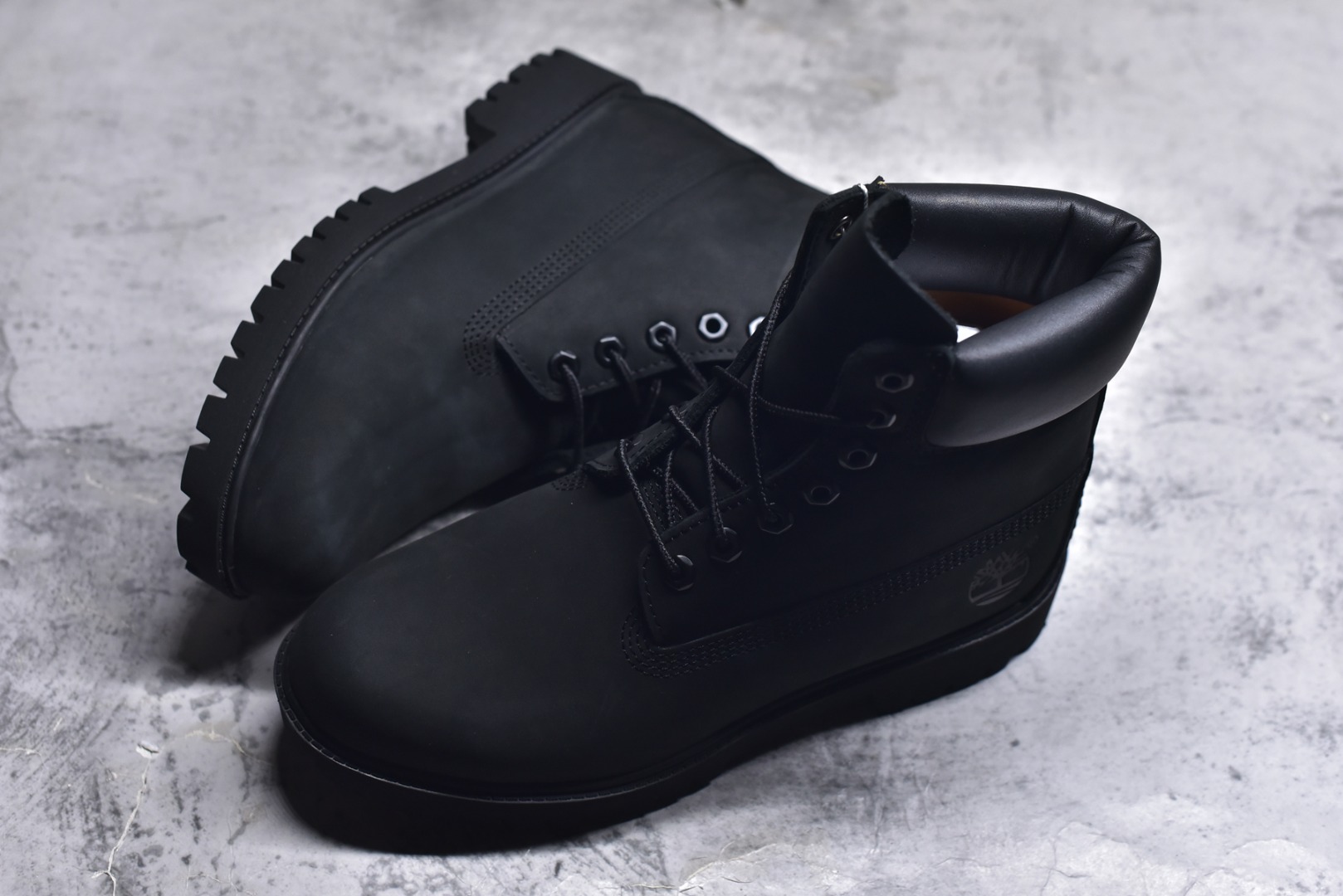 图片[7]-#添柏岚 Timberland 踢不烂/经典款黑色高帮 【女款六孔 型号10361 男款七孔 型号10061】 某物渠道版 珠海代工厂生产 某宝香港代购统一渠道发货订单 某物一致品质 无需强调华丽文案 只需简单介绍用料 原单正品工艺解析 进口防水磨砂牛皮 紫光Logo防伪标识 精准电脑车线 四线并齐工艺 一万次横折动态防水 一体成型注塑工艺（⚠️区别冷粘一体成型版本）橡胶防滑大底耐造耐磨 全真牛皮领口/内里/鞋垫 配备抗疲劳减震蜂窝鞋垫 舒适性极高 平常生活实用性极高 经典简单易搭配 刮风下雨打雷防电防水抗寒保温必备 全套装柜包装配件 （附送鞋带 清洁橡皮擦 专柜手提袋） 尺码： 35 36 37 37.5 38 38.5 39 39.5 40 41 41.5 42 43 43.5 44 44.5 45 正品官网一致尺码-选品中心