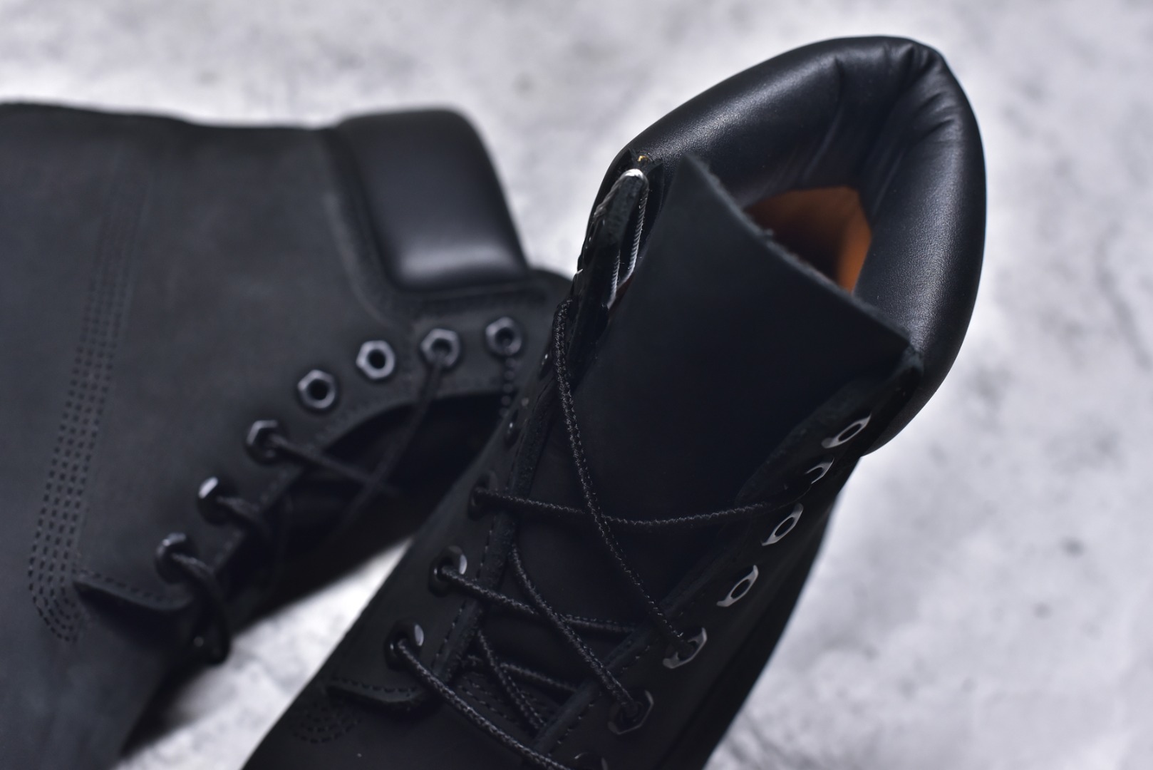 图片[9]-#添柏岚 Timberland 踢不烂/经典款黑色高帮 【女款六孔 型号10361 男款七孔 型号10061】 某物渠道版 珠海代工厂生产 某宝香港代购统一渠道发货订单 某物一致品质 无需强调华丽文案 只需简单介绍用料 原单正品工艺解析 进口防水磨砂牛皮 紫光Logo防伪标识 精准电脑车线 四线并齐工艺 一万次横折动态防水 一体成型注塑工艺（⚠️区别冷粘一体成型版本）橡胶防滑大底耐造耐磨 全真牛皮领口/内里/鞋垫 配备抗疲劳减震蜂窝鞋垫 舒适性极高 平常生活实用性极高 经典简单易搭配 刮风下雨打雷防电防水抗寒保温必备 全套装柜包装配件 （附送鞋带 清洁橡皮擦 专柜手提袋） 尺码： 35 36 37 37.5 38 38.5 39 39.5 40 41 41.5 42 43 43.5 44 44.5 45 正品官网一致尺码-选品中心