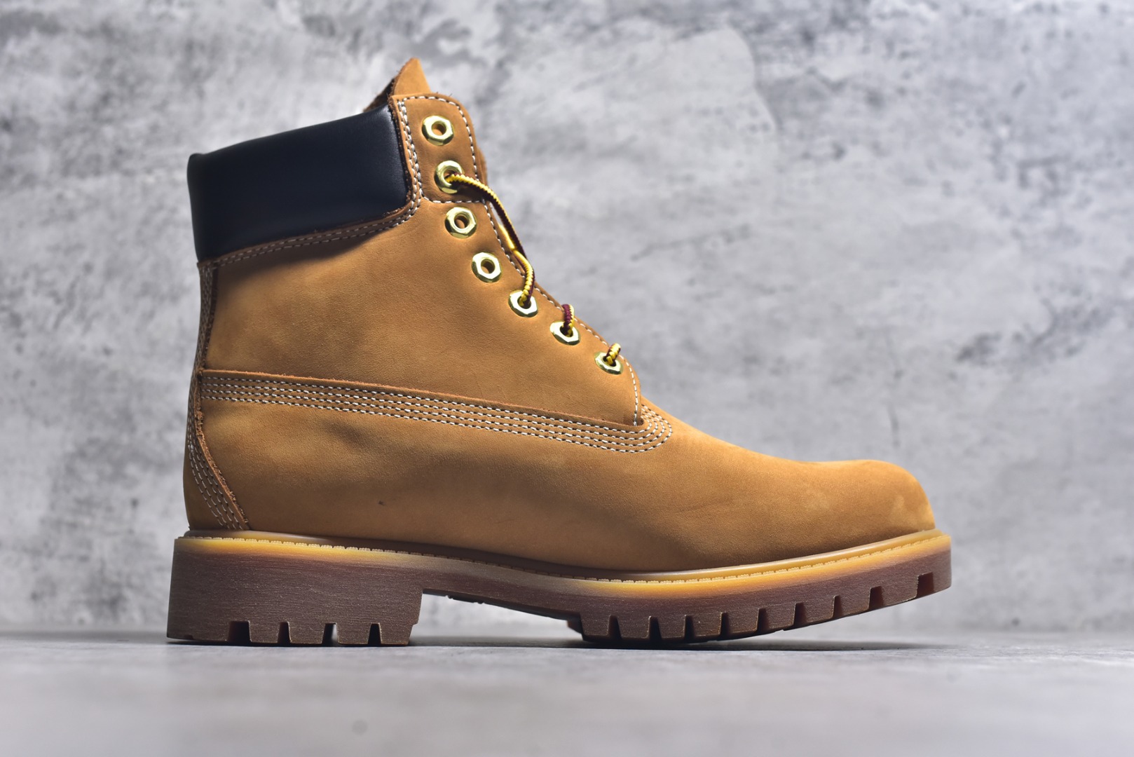 图片[3]-#添柏岚 Timberland 踢不烂/经典款黄色高帮 【女款六孔 型号10361 男款七孔 型号10061】 某物渠道版 珠海代工厂生产 某宝香港代购统一渠道发货订单 某物一致品质 无需强调华丽文案 只需简单介绍用料 原单正品工艺解析 进口防水磨砂牛皮 紫光Logo防伪标识 精准电脑车线 四线并齐工艺 一万次横折动态防水 一体成型注塑工艺（⚠️区别冷粘一体成型版本）橡胶防滑大底耐造耐磨 全真牛皮领口/内里/鞋垫 配备抗疲劳减震蜂窝鞋垫 舒适性极高 平常生活实用性极高 经典简单易搭配 刮风下雨打雷防电防水抗寒保温必备 全套装柜包装配件 （附送鞋带 清洁橡皮擦 专柜手提袋） 尺码： 35 36 37 37.5 38 38.5 39 39.5 40 41 41.5 42 43 43.5 44 44.5 45 正品官网一致尺码-选品中心