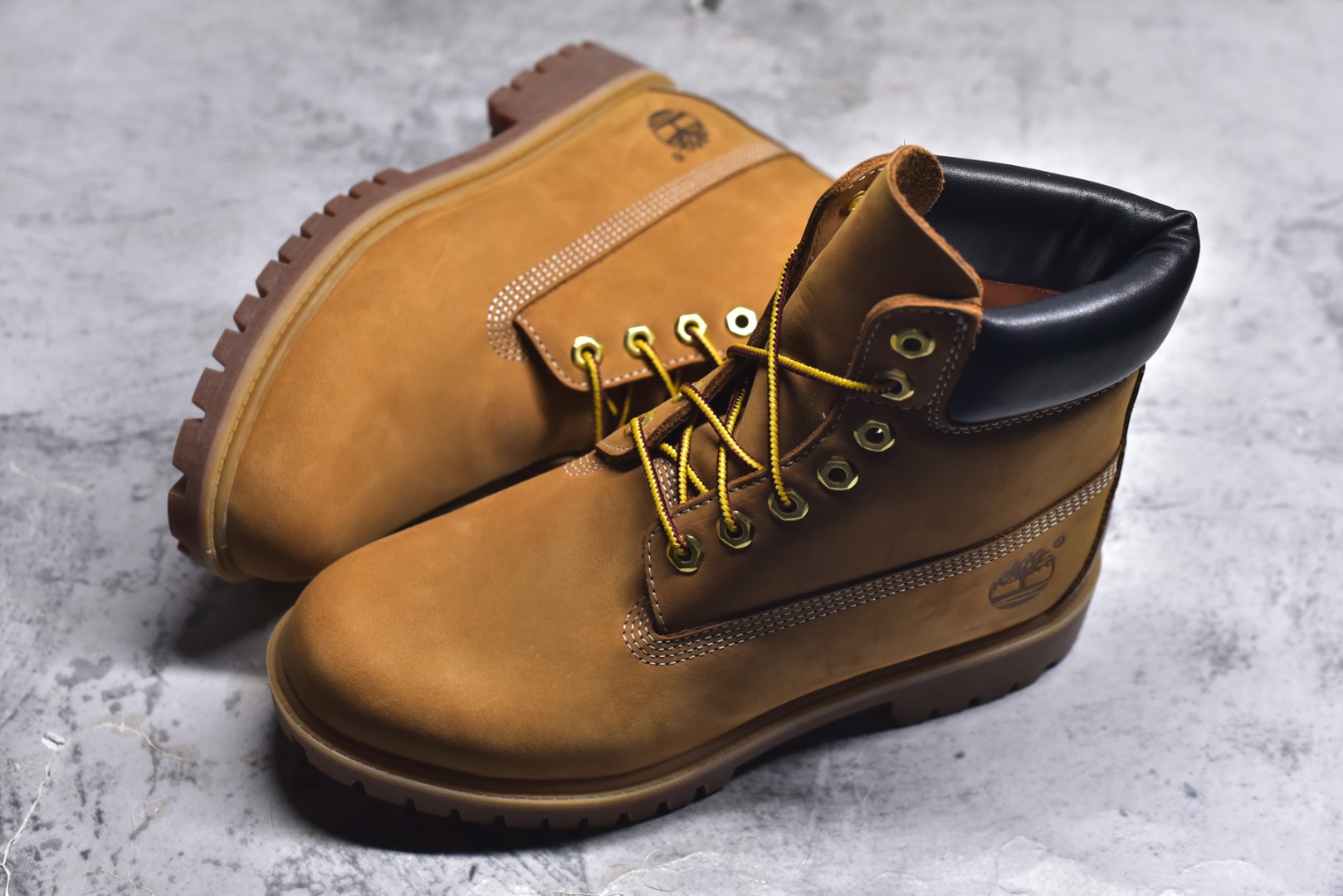 图片[7]-#添柏岚 Timberland 踢不烂/经典款黄色高帮 【女款六孔 型号10361 男款七孔 型号10061】 某物渠道版 珠海代工厂生产 某宝香港代购统一渠道发货订单 某物一致品质 无需强调华丽文案 只需简单介绍用料 原单正品工艺解析 进口防水磨砂牛皮 紫光Logo防伪标识 精准电脑车线 四线并齐工艺 一万次横折动态防水 一体成型注塑工艺（⚠️区别冷粘一体成型版本）橡胶防滑大底耐造耐磨 全真牛皮领口/内里/鞋垫 配备抗疲劳减震蜂窝鞋垫 舒适性极高 平常生活实用性极高 经典简单易搭配 刮风下雨打雷防电防水抗寒保温必备 全套装柜包装配件 （附送鞋带 清洁橡皮擦 专柜手提袋） 尺码： 35 36 37 37.5 38 38.5 39 39.5 40 41 41.5 42 43 43.5 44 44.5 45 正品官网一致尺码-选品中心