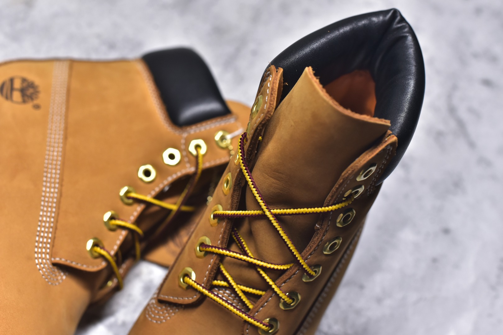 图片[9]-#添柏岚 Timberland 踢不烂/经典款黄色高帮 【女款六孔 型号10361 男款七孔 型号10061】 某物渠道版 珠海代工厂生产 某宝香港代购统一渠道发货订单 某物一致品质 无需强调华丽文案 只需简单介绍用料 原单正品工艺解析 进口防水磨砂牛皮 紫光Logo防伪标识 精准电脑车线 四线并齐工艺 一万次横折动态防水 一体成型注塑工艺（⚠️区别冷粘一体成型版本）橡胶防滑大底耐造耐磨 全真牛皮领口/内里/鞋垫 配备抗疲劳减震蜂窝鞋垫 舒适性极高 平常生活实用性极高 经典简单易搭配 刮风下雨打雷防电防水抗寒保温必备 全套装柜包装配件 （附送鞋带 清洁橡皮擦 专柜手提袋） 尺码： 35 36 37 37.5 38 38.5 39 39.5 40 41 41.5 42 43 43.5 44 44.5 45 正品官网一致尺码-选品中心