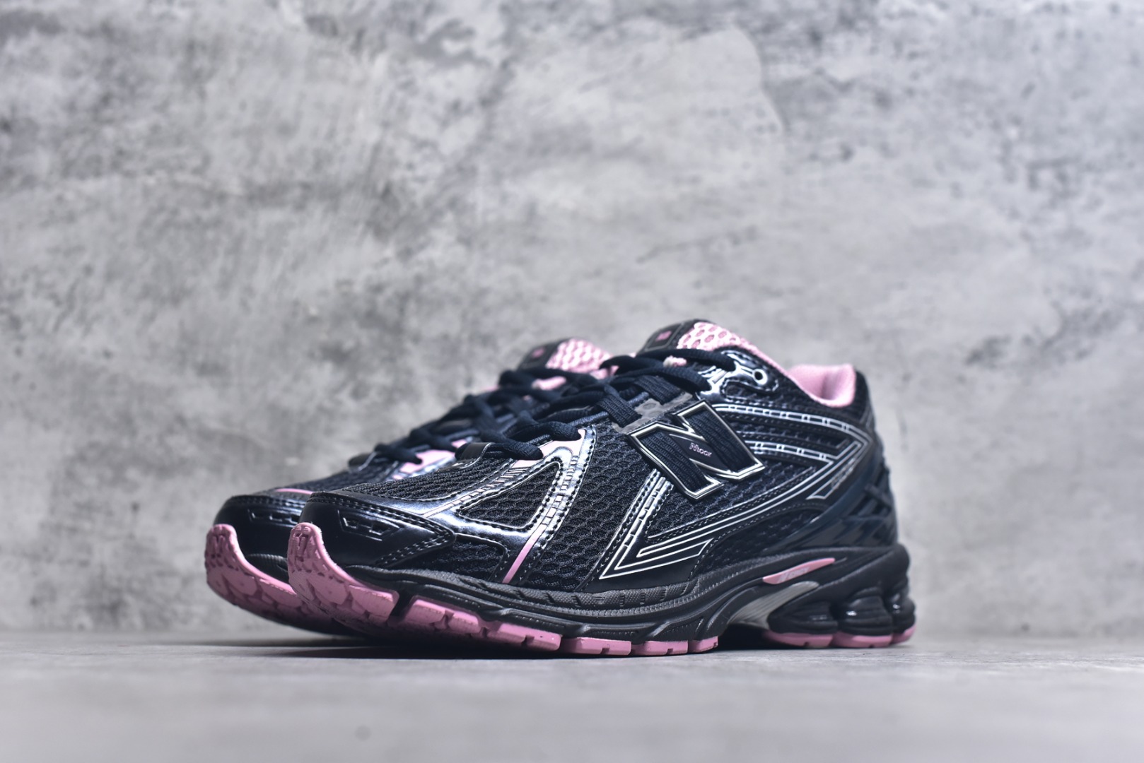 图片[2]-#New Balance 1906系列复古老爹风休闲运动慢跑鞋 U1906RCU #采用轻质牛剖革拼接透气网眼衬垫织物鞋面材质 T-Beam大底提供足步弓支撑，保持步态稳定 后跟搭载外露缓震胶 尺码：36 37 37.5 38 38.5 39 40 40.5 41 42 42.5 43 44 44.5 45 46.5-选品中心