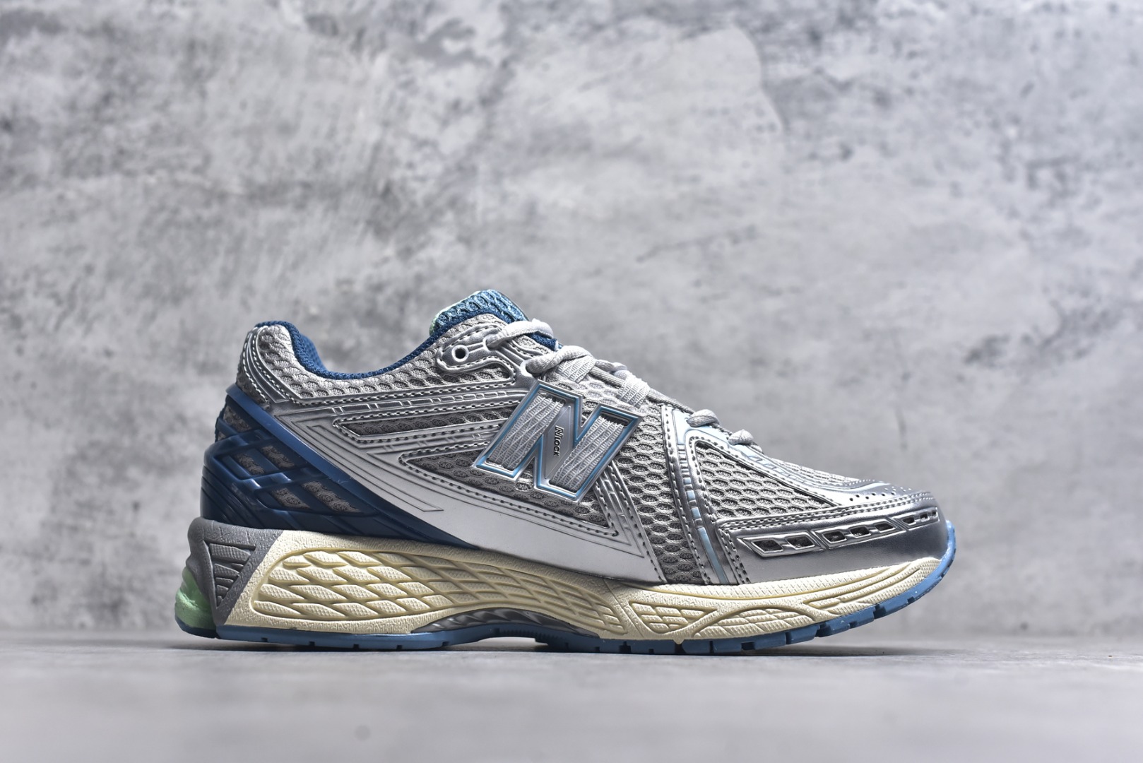 图片[3]-#New Balance 1906系列复古老爹风休闲运动慢跑鞋 U1906RCR #采用轻质牛剖革拼接透气网眼衬垫织物鞋面材质 T-Beam大底提供足步弓支撑，保持步态稳定 后跟搭载外露缓震胶 尺码：36 37 37.5 38 38.5 39 40 40.5 41 42 42.5 43 44 44.5 45 46.5-选品中心