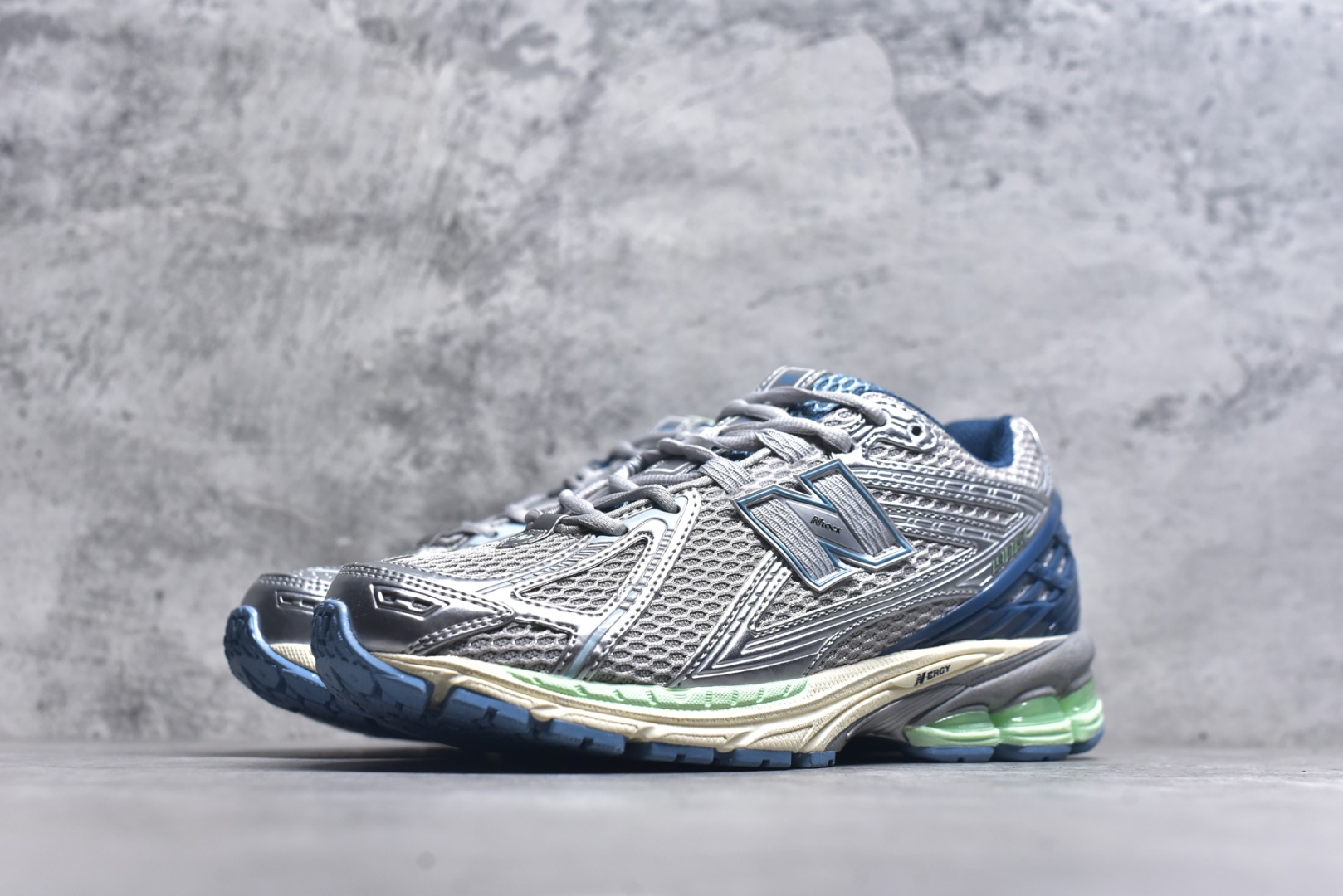 图片[2]-#New Balance 1906系列复古老爹风休闲运动慢跑鞋 U1906RCR #采用轻质牛剖革拼接透气网眼衬垫织物鞋面材质 T-Beam大底提供足步弓支撑，保持步态稳定 后跟搭载外露缓震胶 尺码：36 37 37.5 38 38.5 39 40 40.5 41 42 42.5 43 44 44.5 45 46.5-选品中心