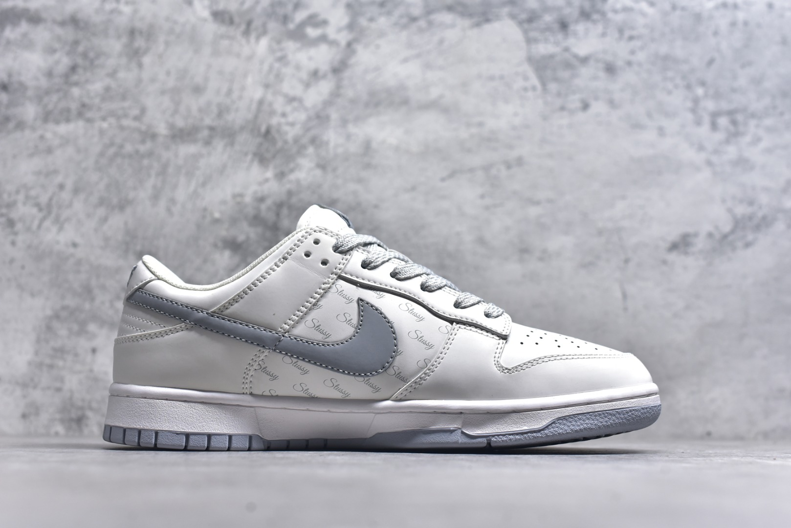 图片[3]-#Nike SB Dunk Low 斯图西联名 印花灰勾 周年高端定制 低帮休闲板鞋 CS1688-125 #定制鞋盒 大厂纯原品质出货 超高清洁度 皮料切割干净无任何毛边 细节完美 尺码：36 36.5 37.5 38 38.5 39 40 40.5 41 42 42.5 43 44 44.5 45 9.E5-选品中心