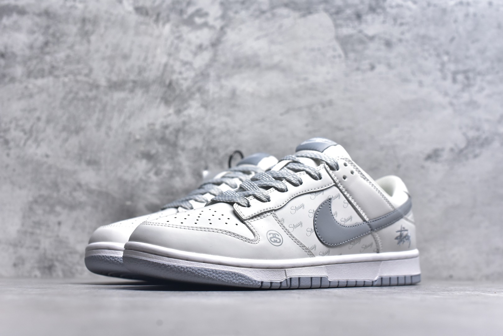 图片[2]-#Nike SB Dunk Low 斯图西联名 印花灰勾 周年高端定制 低帮休闲板鞋 CS1688-125 #定制鞋盒 大厂纯原品质出货 超高清洁度 皮料切割干净无任何毛边 细节完美 尺码：36 36.5 37.5 38 38.5 39 40 40.5 41 42 42.5 43 44 44.5 45 9.E5-选品中心