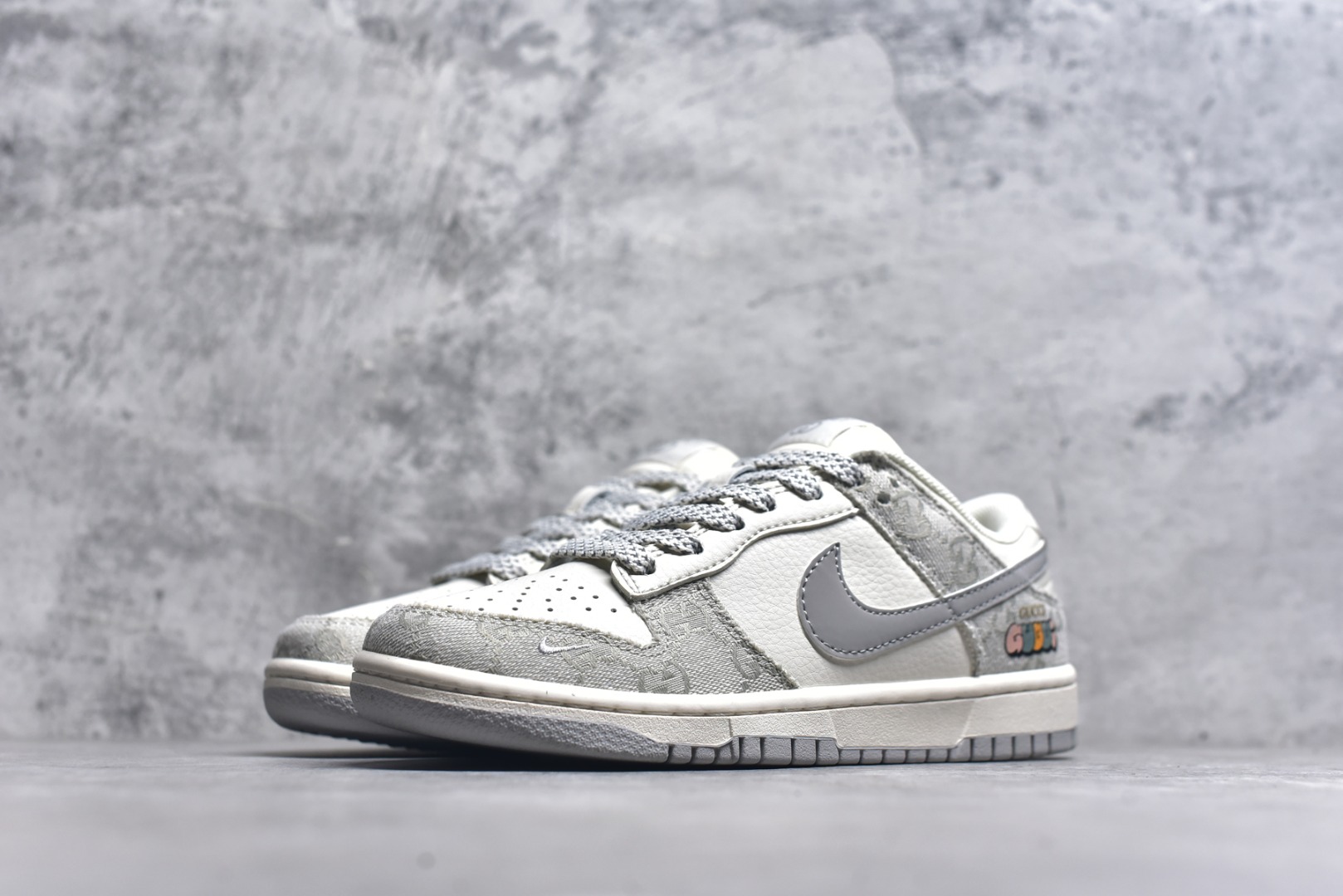 图片[2]-#Nk SB Dunk Low 古驰联名-烟灰灰底 周年高端定制 低帮休闲板鞋 XX2025-802 #定制鞋盒 大厂纯原品质出货 超高清洁度 皮料切割干净无任何毛边 细节完美 尺码：36 36.5 37.5 38 38.5 39 40 40.5 41 42 42.5 43 44 44.5 45 9.E5-选品中心