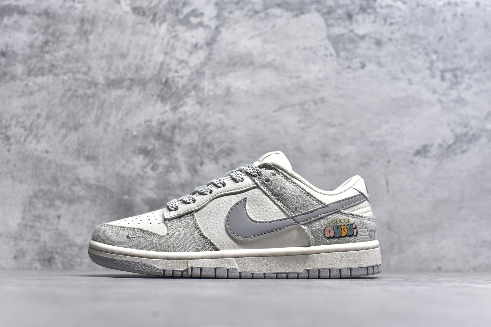 #Nk SB Dunk Low 古驰联名-烟灰灰底 周年高端定制 低帮休闲板鞋 XX2025-802 #定制鞋盒 大厂纯原品质出货 超高清洁度 皮料切割干净无任何毛边 细节完美 尺码：36 36.5 37.5 38 38.5 39 40 40.5 41 42 42.5 43 44 44.5 45 9.E5-选品中心