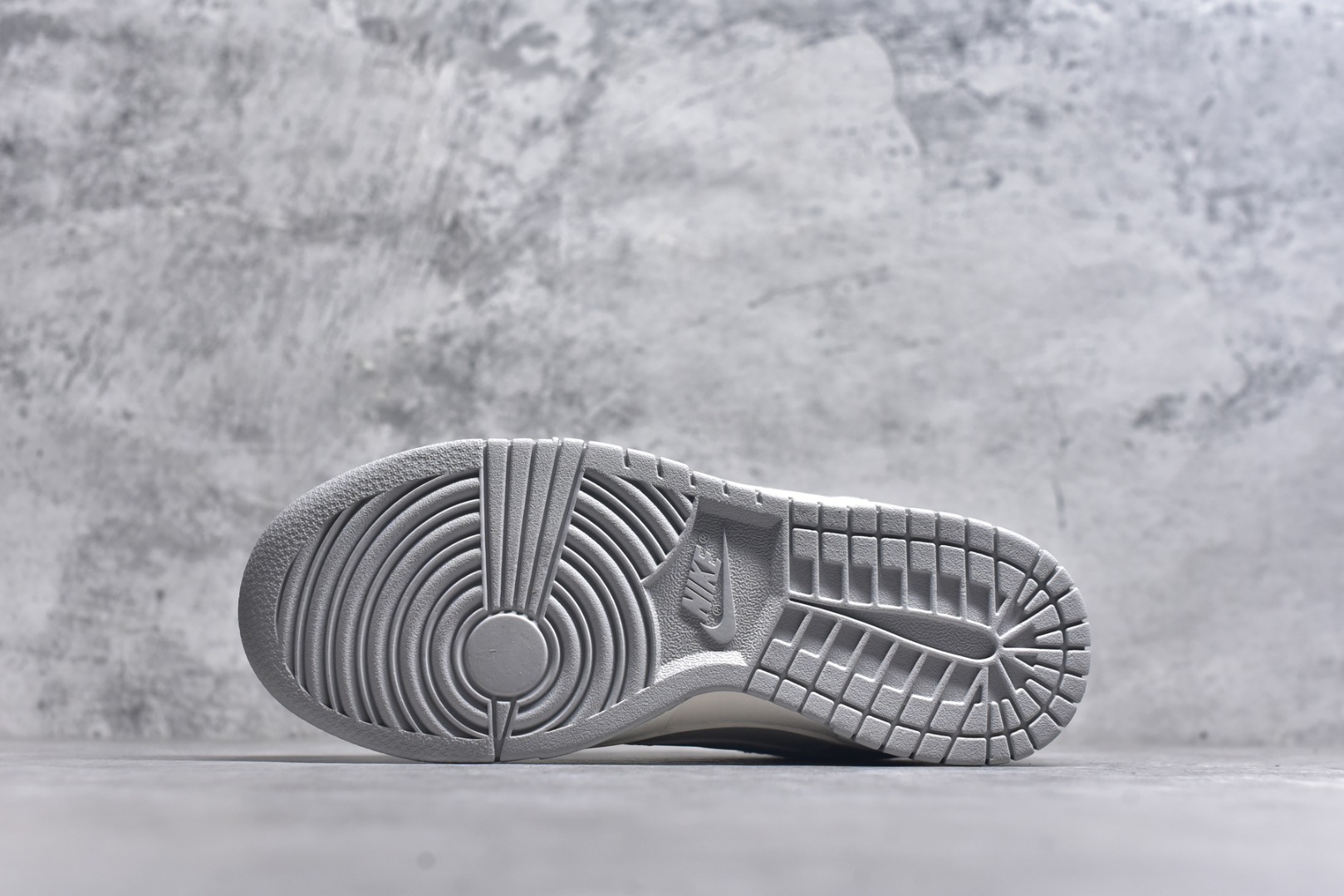 图片[6]-#Nk SB Dunk Low 古驰联名-烟灰灰底 周年高端定制 低帮休闲板鞋 XX2025-802 #定制鞋盒 大厂纯原品质出货 超高清洁度 皮料切割干净无任何毛边 细节完美 尺码：36 36.5 37.5 38 38.5 39 40 40.5 41 42 42.5 43 44 44.5 45 9.E5-选品中心
