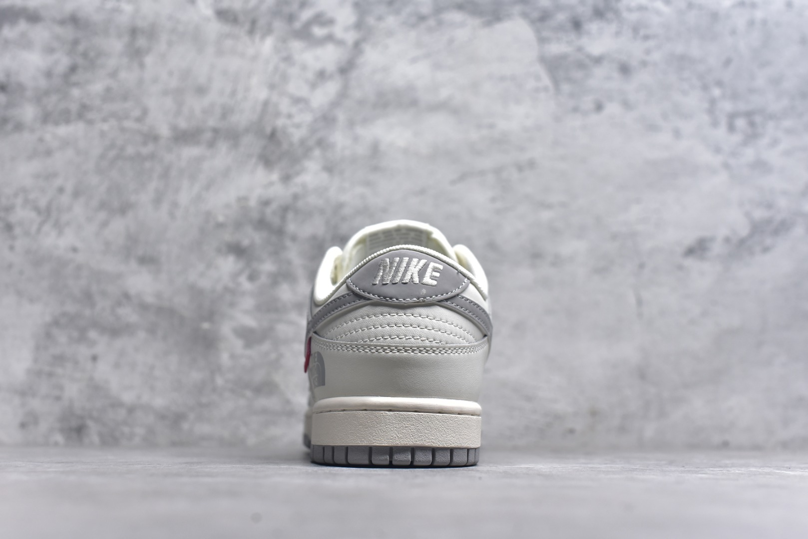 图片[5]-#Nk SB Dunk Low Supreme北面联名-米灰反光勾 周年高端定制 低帮休闲板鞋 XX2025-628 #定制鞋盒 大厂纯原品质出货 超高清洁度 皮料切割干净无任何毛边 细节完美 尺码：36 36.5 37.5 38 38.5 39 40 40.5 41 42 42.5 43 44 44.5 45 9.E5-选品中心