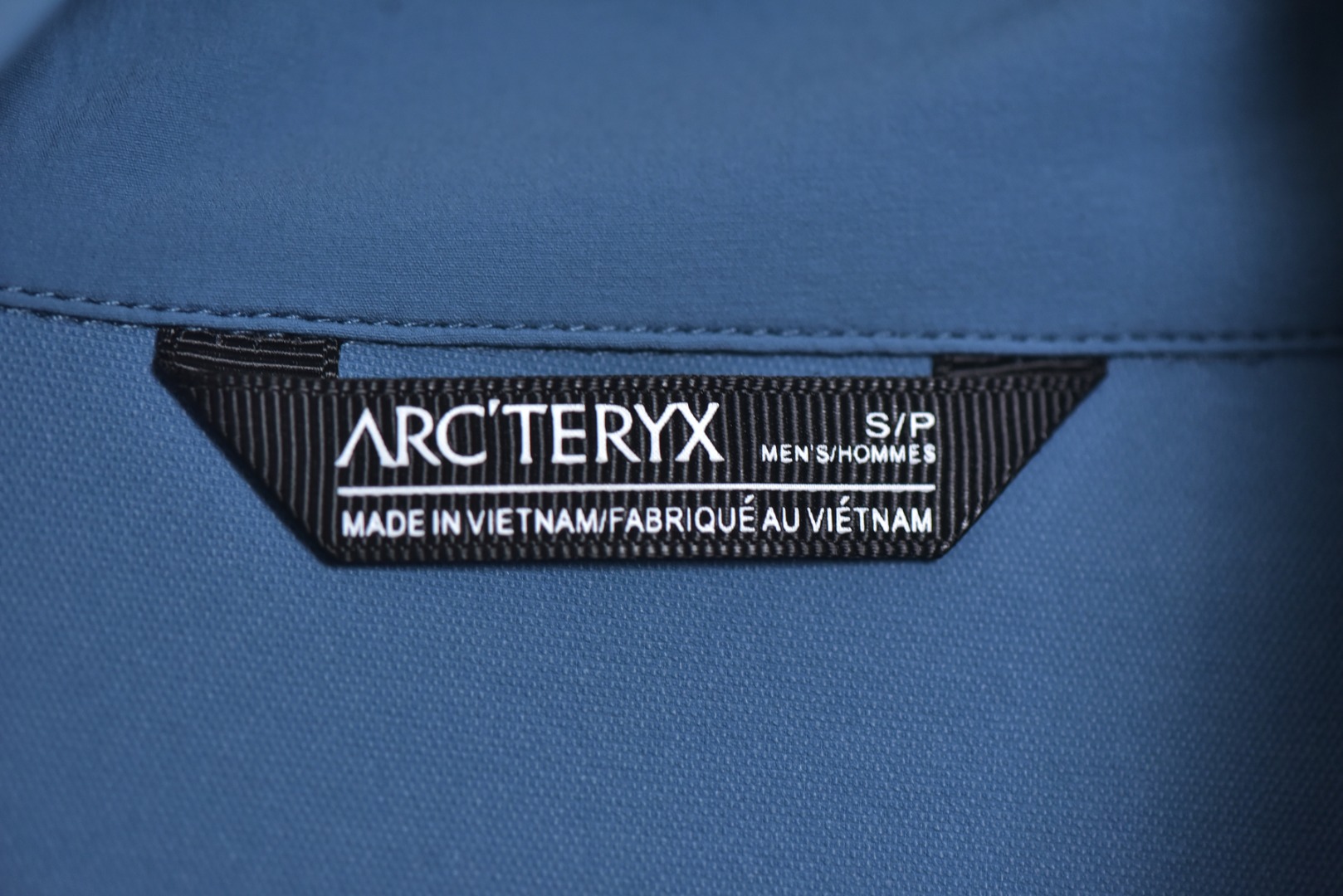 图片[4]-#ARC TERYX始祖鸟Gamma Lightweight轻薄软壳夹克系列❗ 现货供应 全年售后 原厂材料. 面料同步原厂 温馨提示❗（只做高端产品） DF巅峰 踏上巅峰❗ 颜色.黑色.绿色.兰色 尺码：S.M.L.XL.XXL.-选品中心