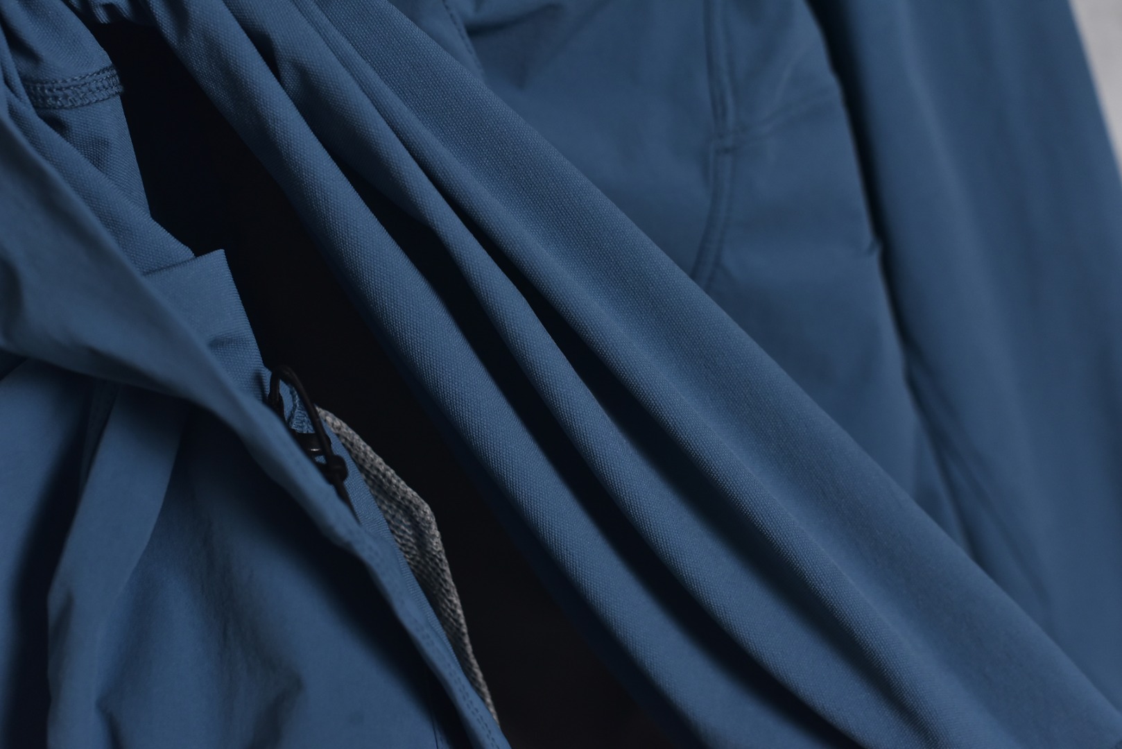 图片[8]-#ARC TERYX始祖鸟Gamma Lightweight轻薄软壳夹克系列❗ 现货供应 全年售后 原厂材料. 面料同步原厂 温馨提示❗（只做高端产品） DF巅峰 踏上巅峰❗ 颜色.黑色.绿色.兰色 尺码：S.M.L.XL.XXL.-选品中心