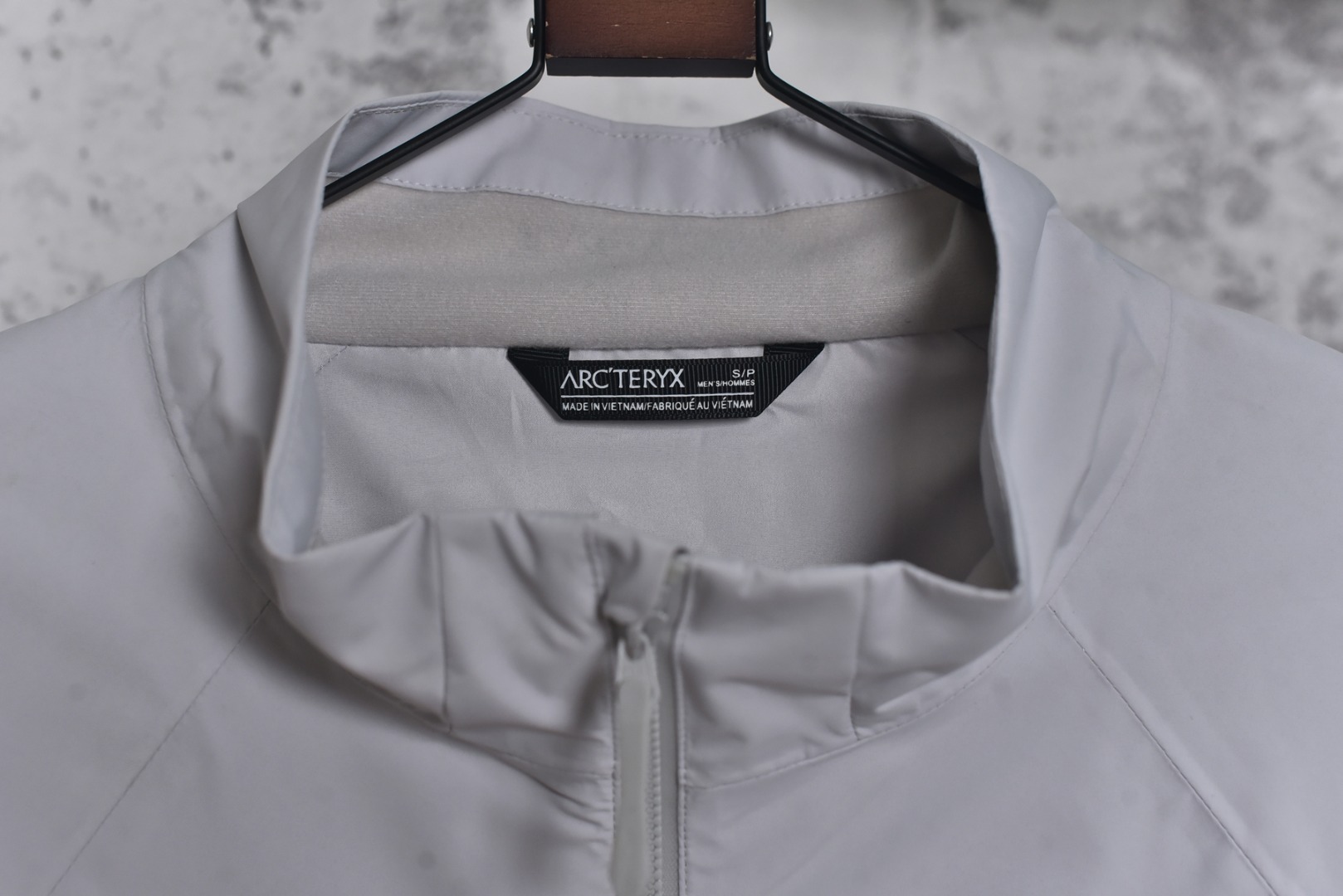 图片[4]-#ARC TERYX始祖鸟Kadin SS立领夹克系列❗ 现货供应 全年售后 原厂材料. 面料同步原厂 温馨提示❗（只做高端产品） DF巅峰 踏上巅峰❗ 颜色.黑色.灰白色 尺码：S.M.L.XL.XXL.-选品中心