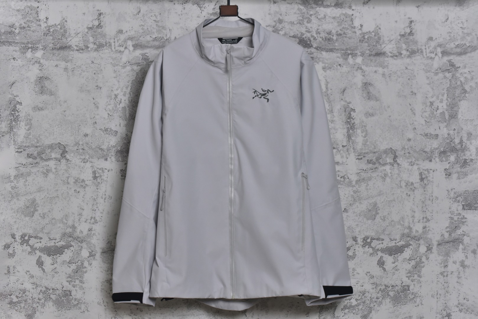 #ARC TERYX始祖鸟Kadin SS立领夹克系列❗ 现货供应 全年售后 原厂材料. 面料同步原厂 温馨提示❗（只做高端产品） DF巅峰 踏上巅峰❗ 颜色.黑色.灰白色 尺码：S.M.L.XL.XXL.-选品中心