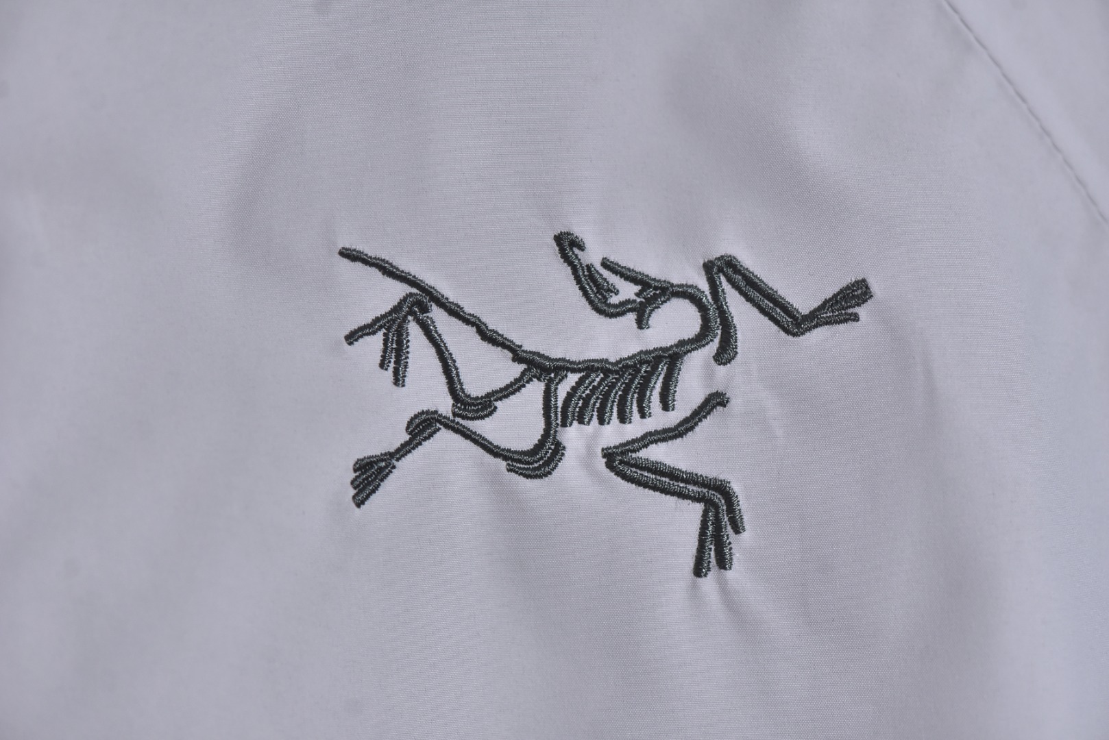 图片[3]-#ARC TERYX始祖鸟Kadin SS立领夹克系列❗ 现货供应 全年售后 原厂材料. 面料同步原厂 温馨提示❗（只做高端产品） DF巅峰 踏上巅峰❗ 颜色.黑色.灰白色 尺码：S.M.L.XL.XXL.-选品中心